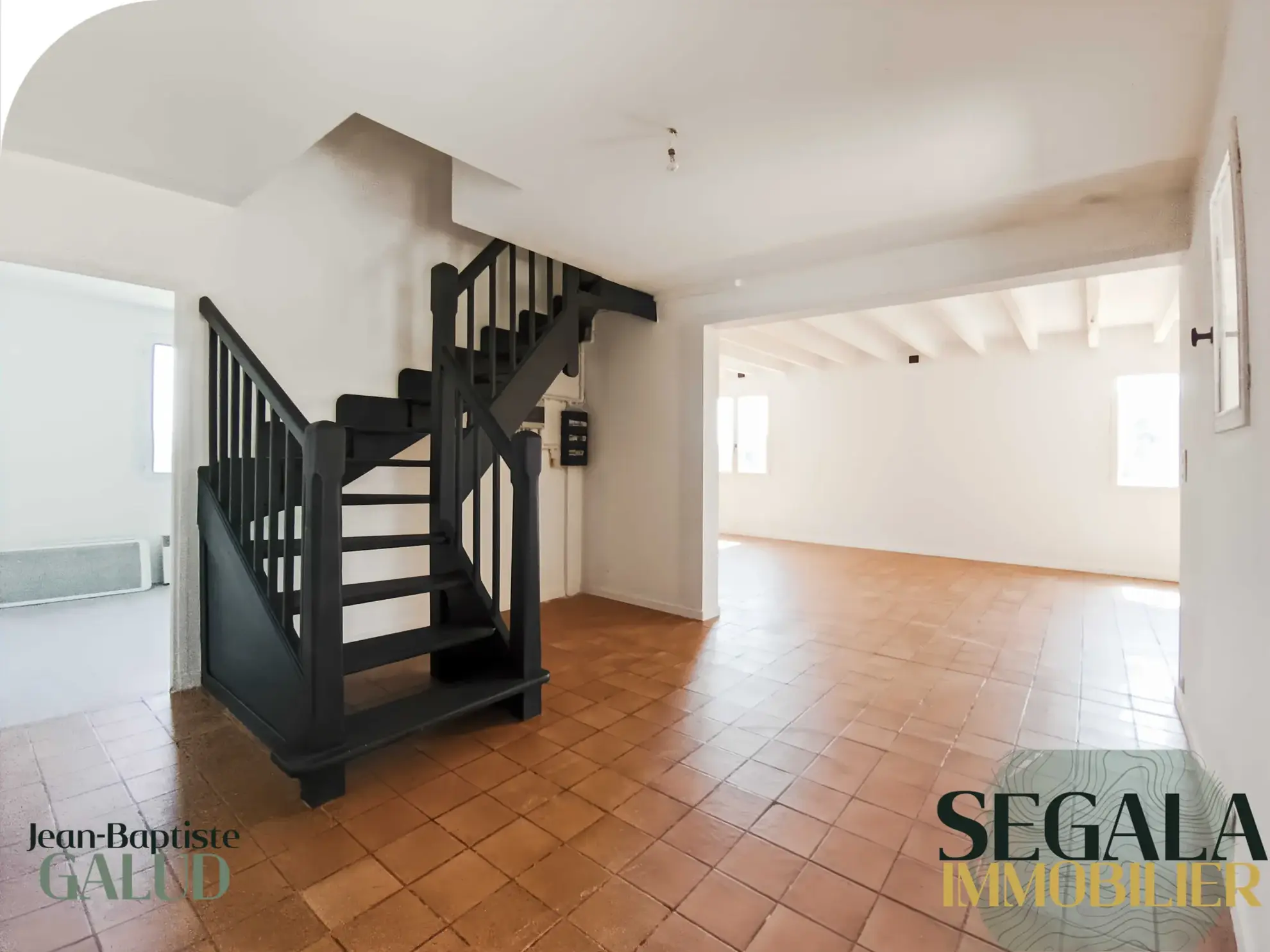 Maison de plain-pied à Mirandol avec grand terrain et panneaux solaires 