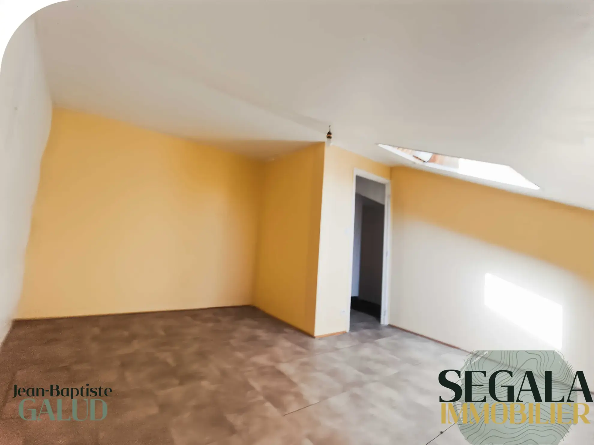 Maison de plain-pied à Mirandol avec grand terrain et panneaux solaires 