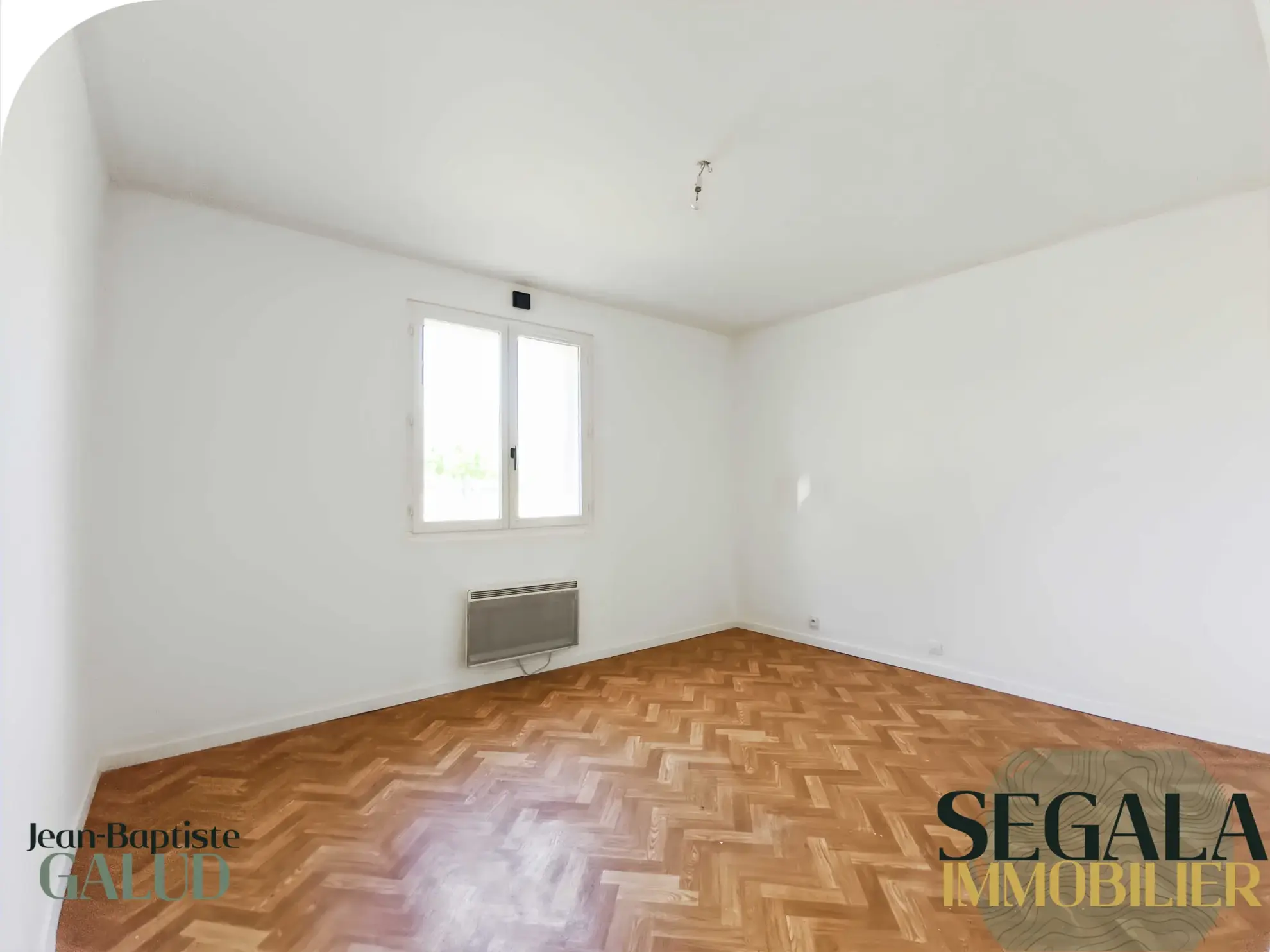 Maison de plain-pied à Mirandol avec grand terrain et panneaux solaires 