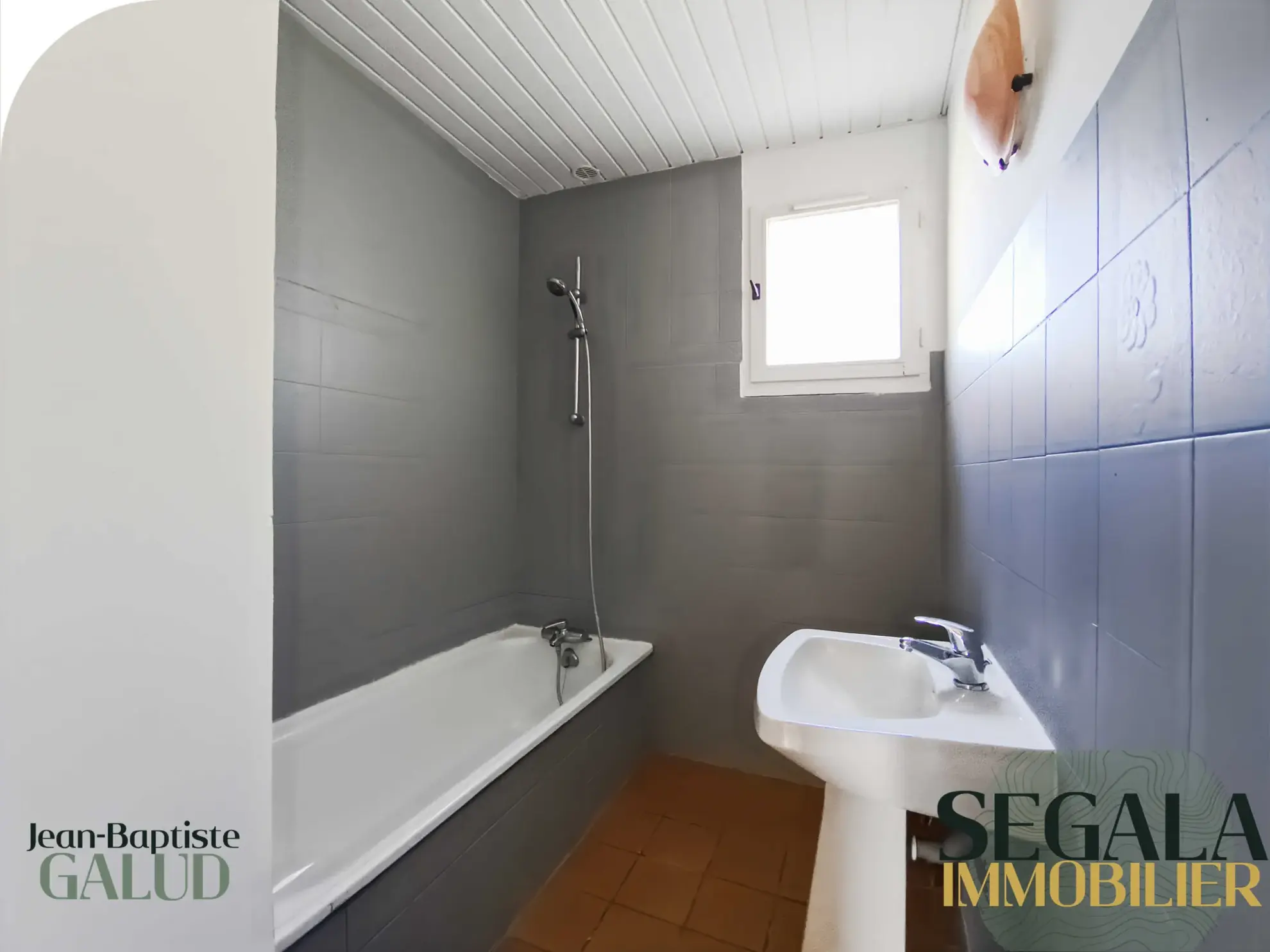 Maison de plain-pied à Mirandol avec grand terrain et panneaux solaires 