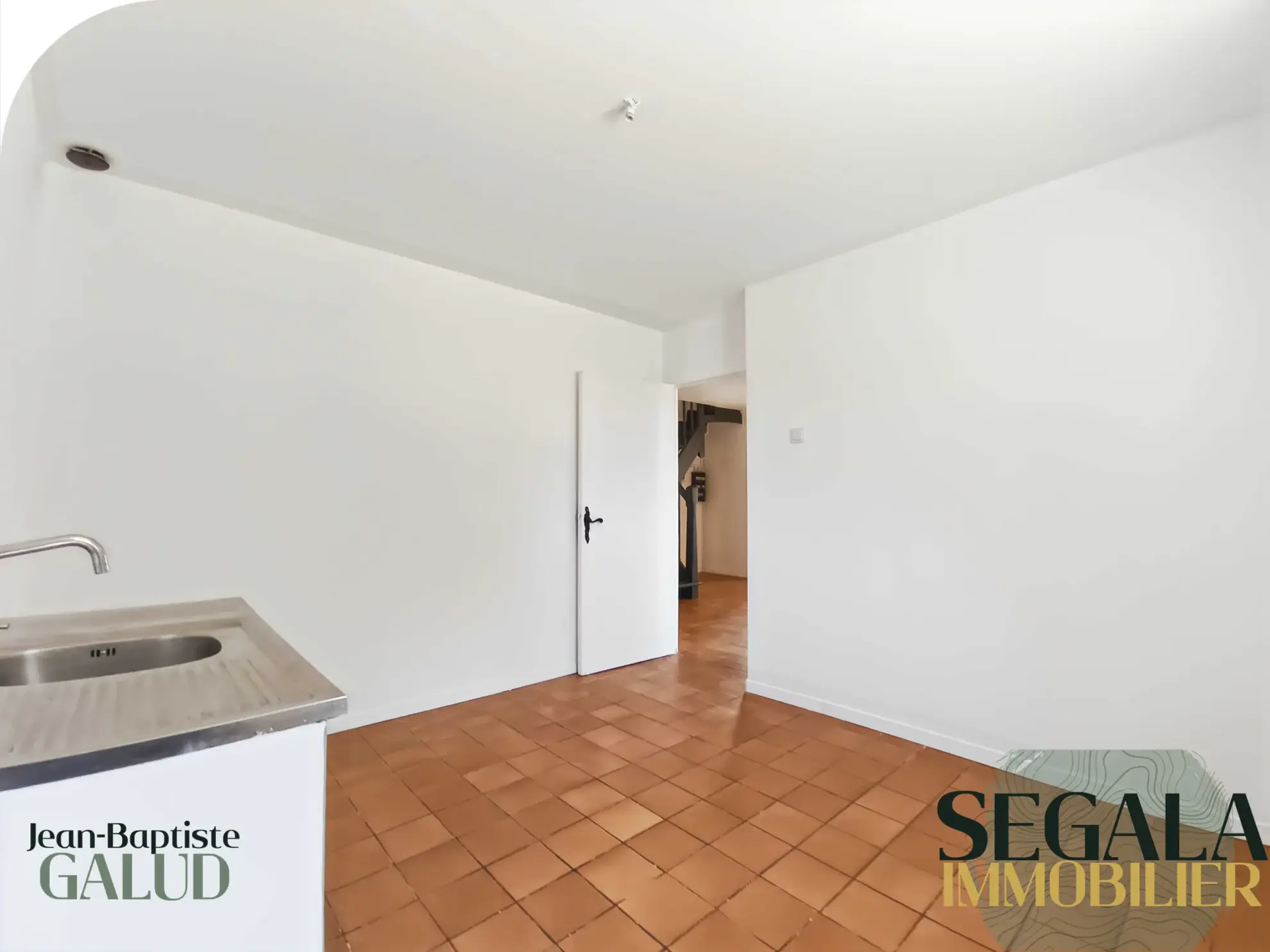 Maison de plain-pied à Mirandol avec grand terrain et panneaux solaires 