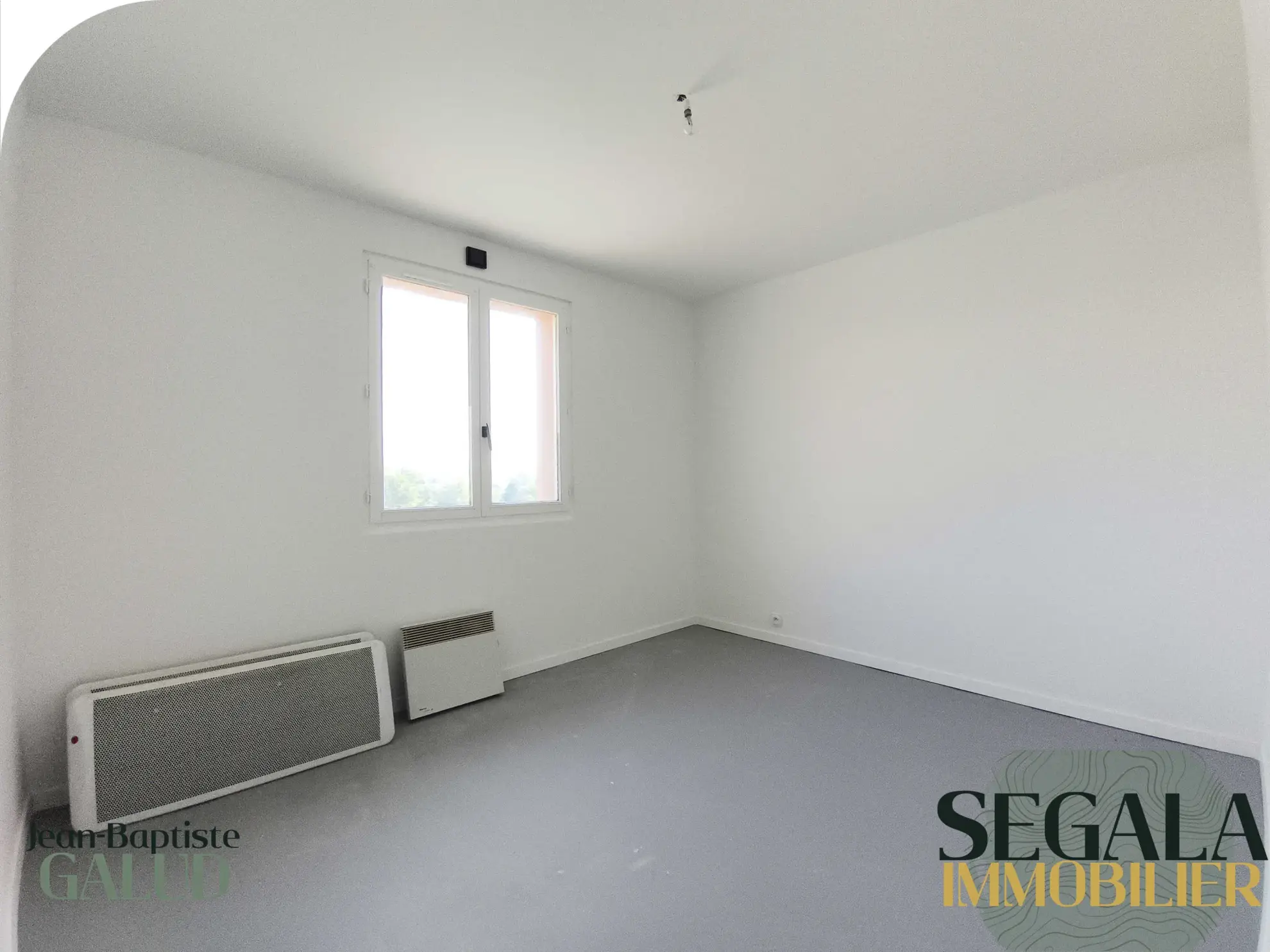 Maison de plain-pied à Mirandol avec grand terrain et panneaux solaires 