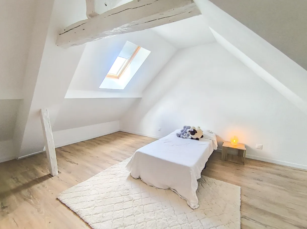 Maison de village rénovée à Crézancy – 6 chambres, jardin, proche Château-Thierry 