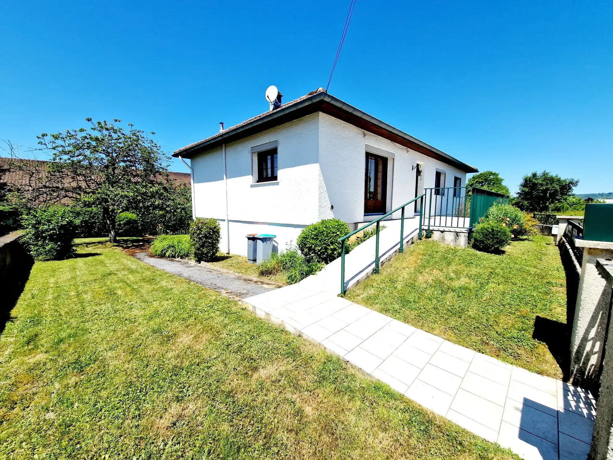 Vente Pavillon T5 de 100 m² avec garage et terrasse à Bourbonne les Bains 