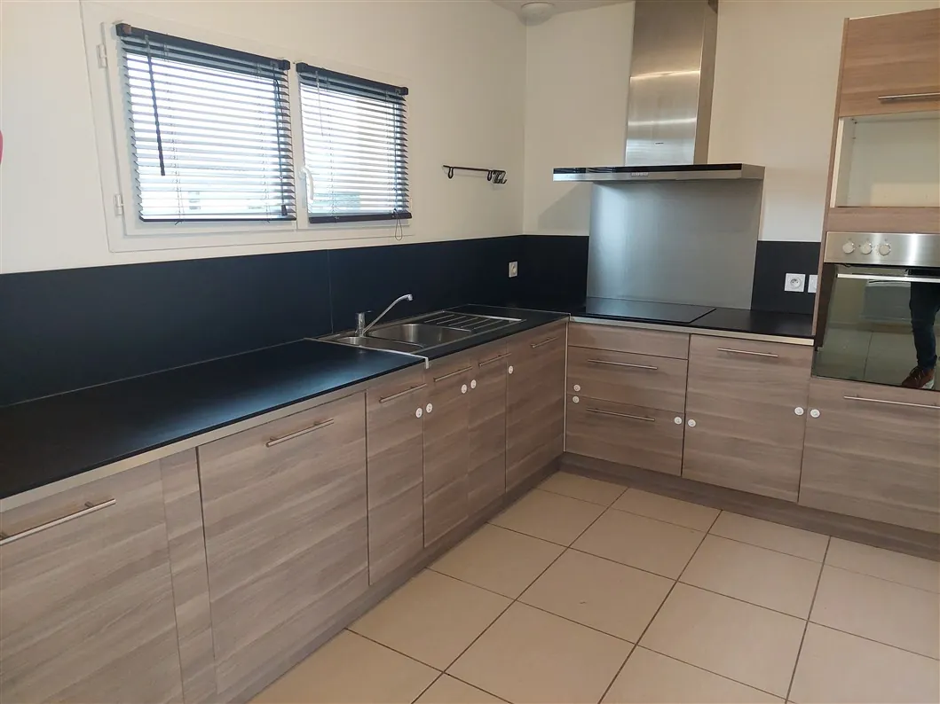 Maison moderne de 2012 avec jardin et piscine près de Langon 