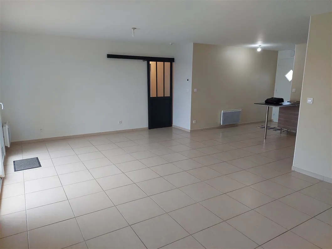 Maison moderne de 2012 avec jardin et piscine près de Langon 