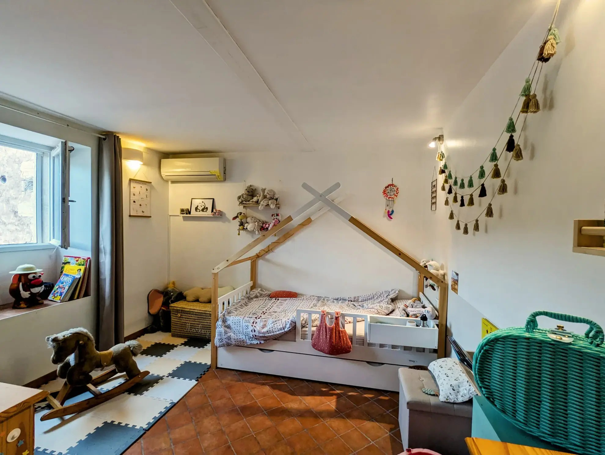 Appartement triplex lumineux avec terrasse à Bédarieux - Vue dégagée et emplacement privilégié 