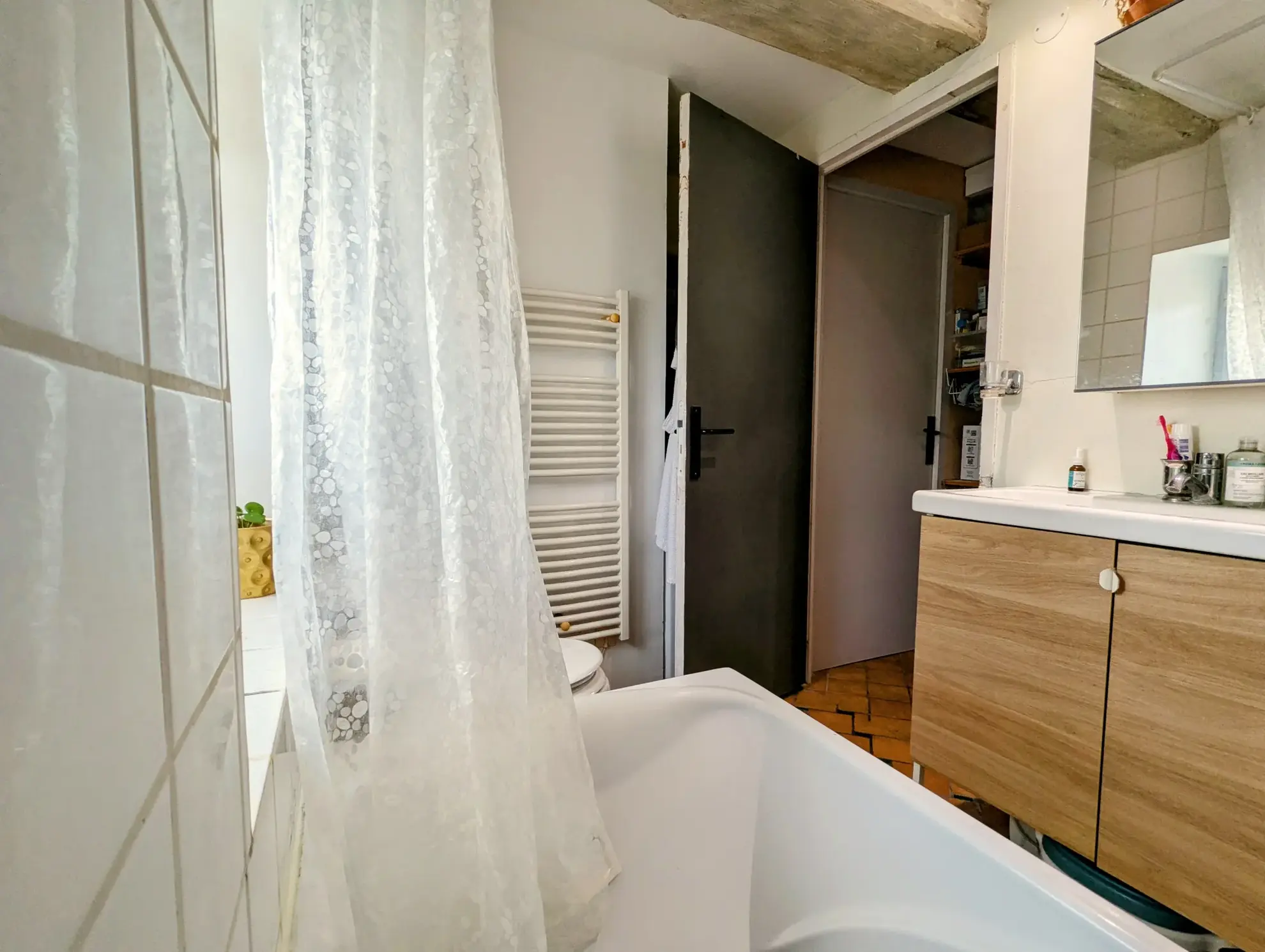 Appartement triplex lumineux avec terrasse à Bédarieux - Vue dégagée et emplacement privilégié 