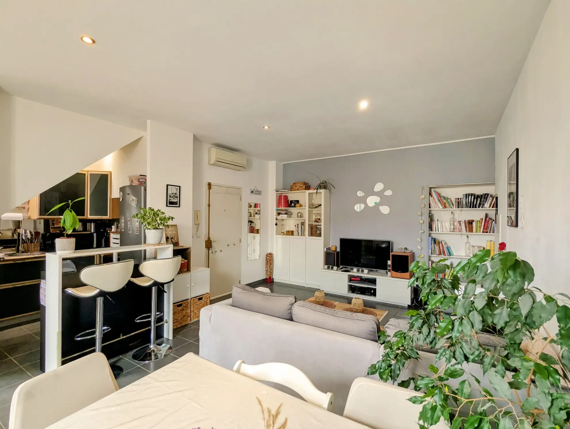 Appartement triplex lumineux avec terrasse à Bédarieux - Vue dégagée et emplacement privilégié 