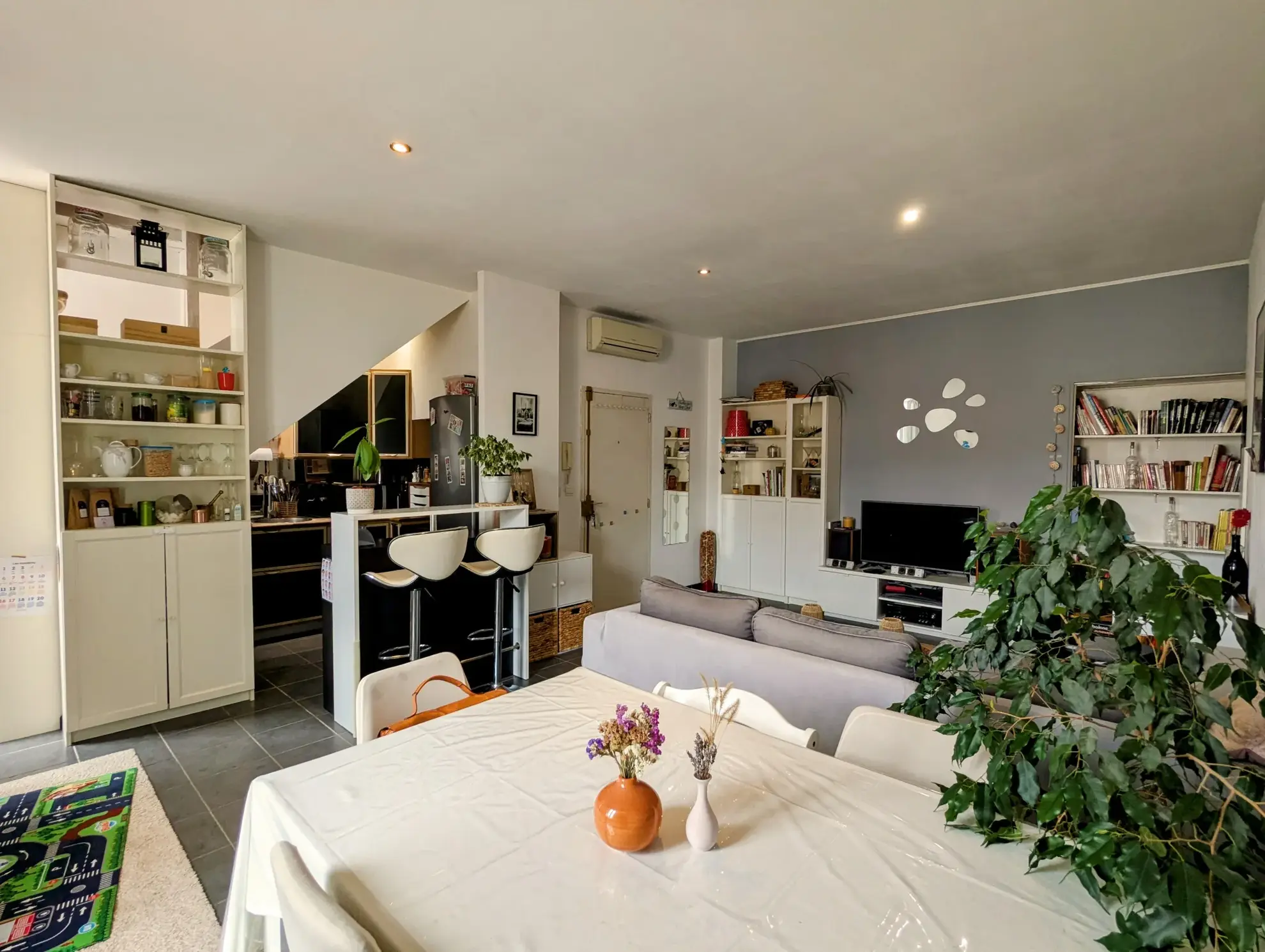 Appartement triplex lumineux avec terrasse à Bédarieux - Vue dégagée et emplacement privilégié 