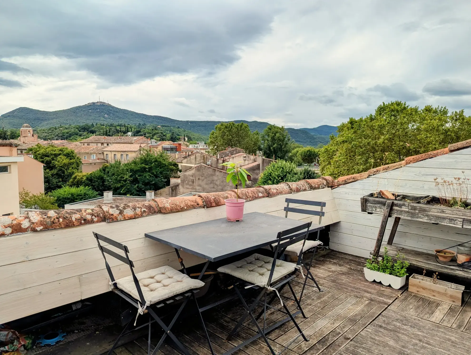 Appartement triplex lumineux avec terrasse à Bédarieux - Vue dégagée et emplacement privilégié 