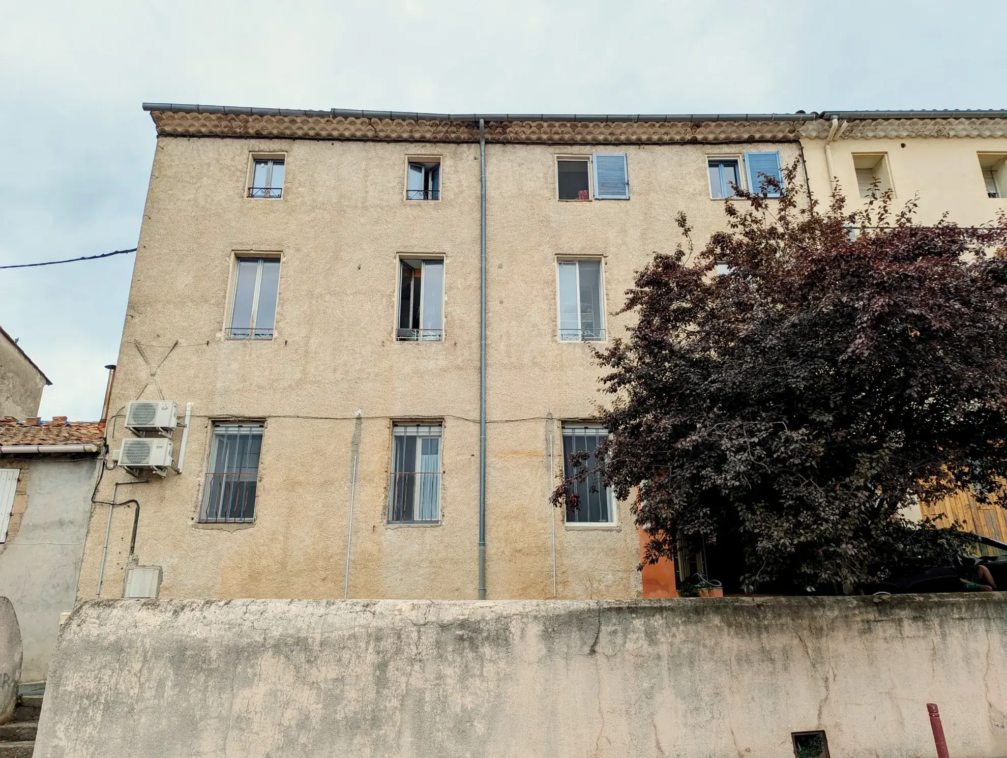 Appartement triplex lumineux avec terrasse à Bédarieux - Vue dégagée et emplacement privilégié 