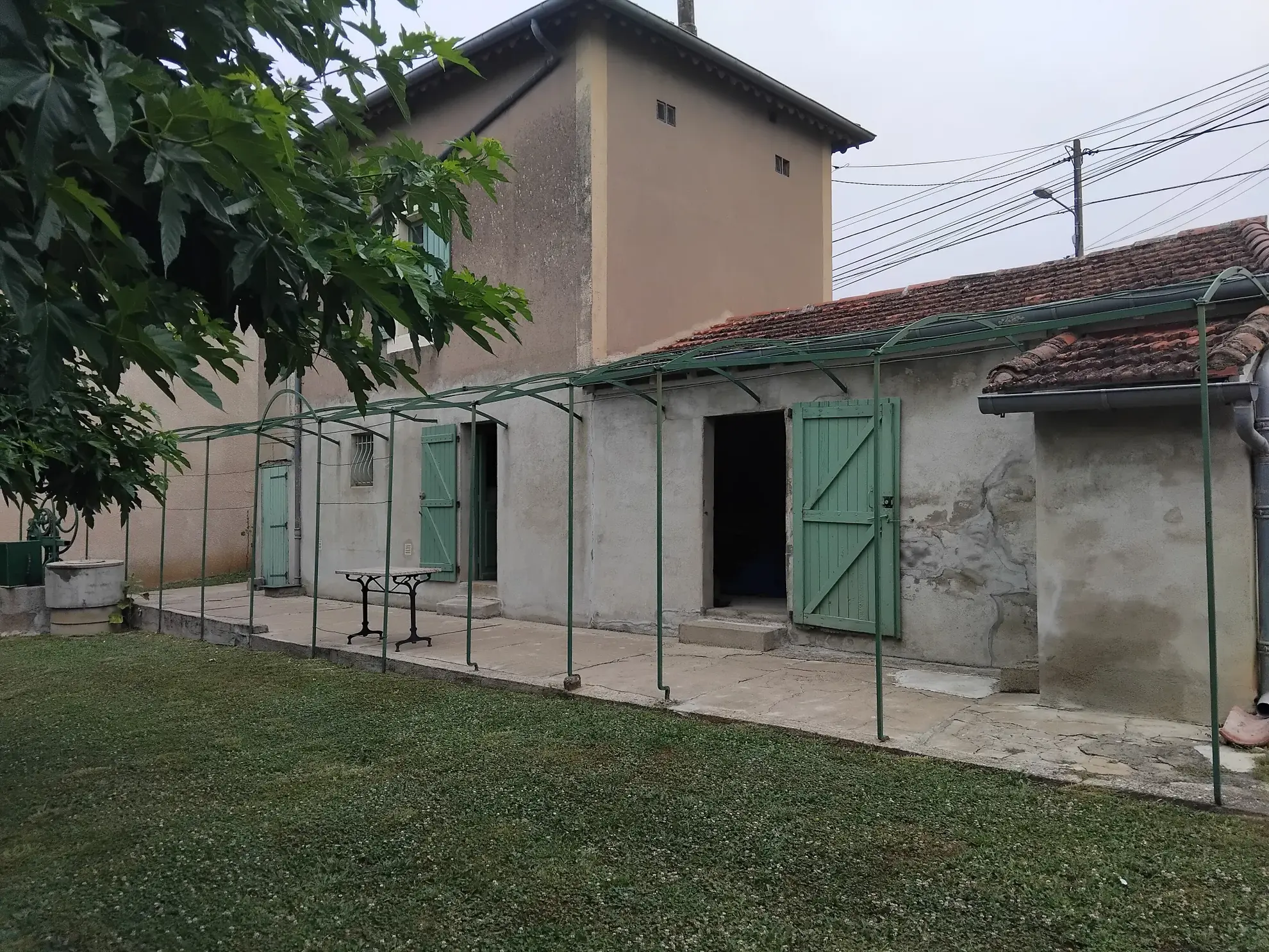 Maison ancienne à rénover avec terrain à Castres - Opportunité d'investissement 