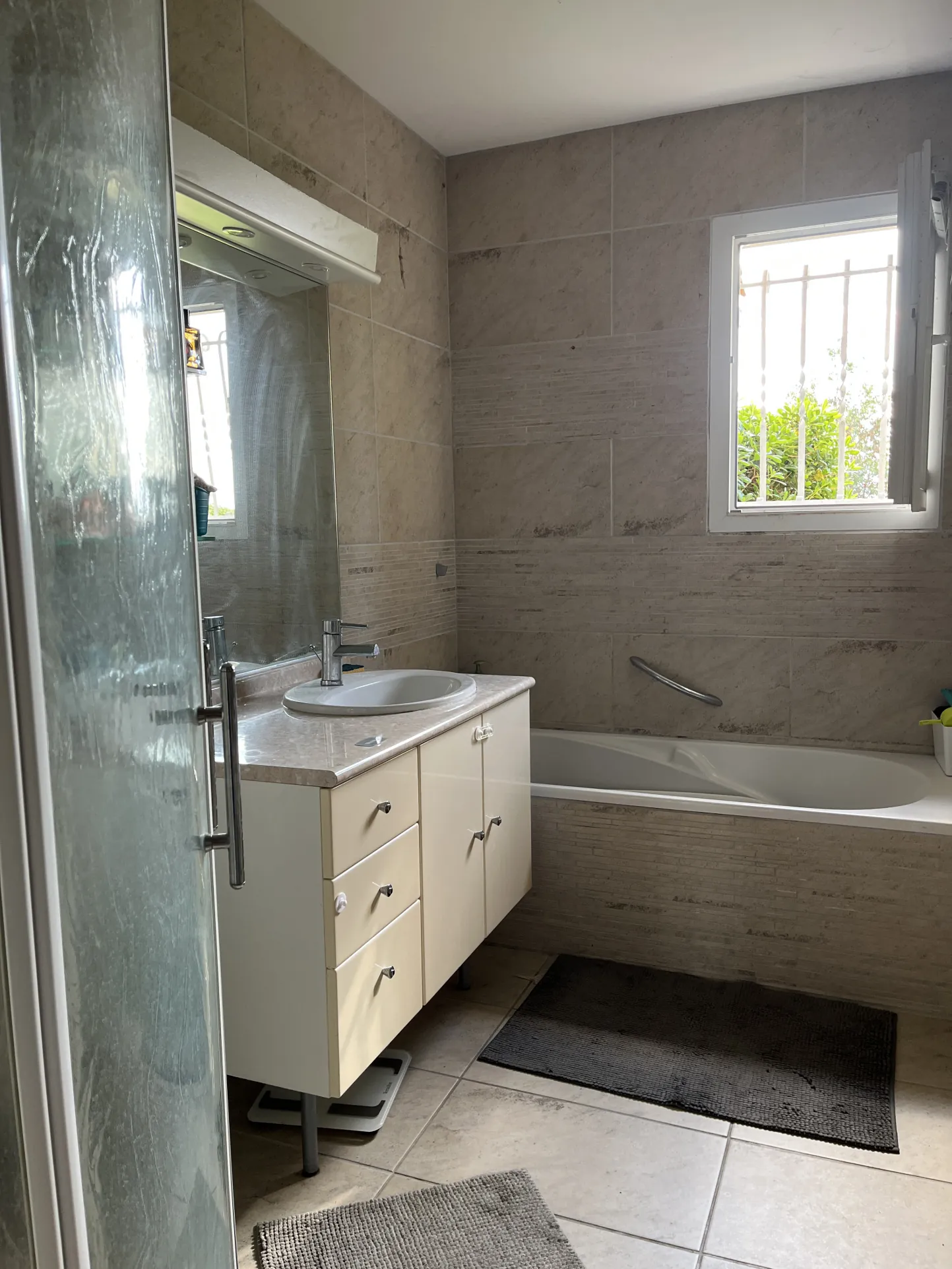 Appartement 2 pièces avec terrasse et jardin au Chesnay Rocquencourt 