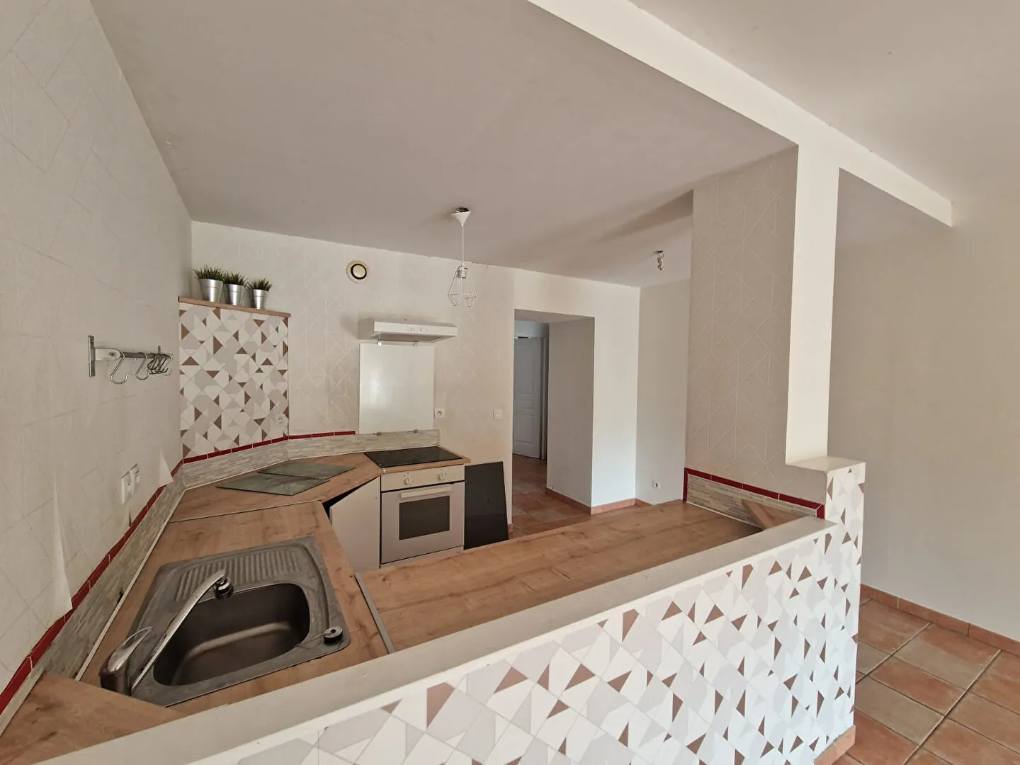 Appartement 2 pièces à Meyreuil avec Stationnement Privé, Lumineux et Idéalement Situé 