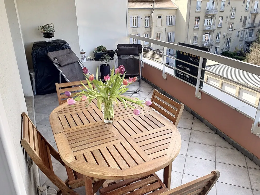Appartement T4 de standing au centre de Bourgoin Jallieu avec terrasse et parking 