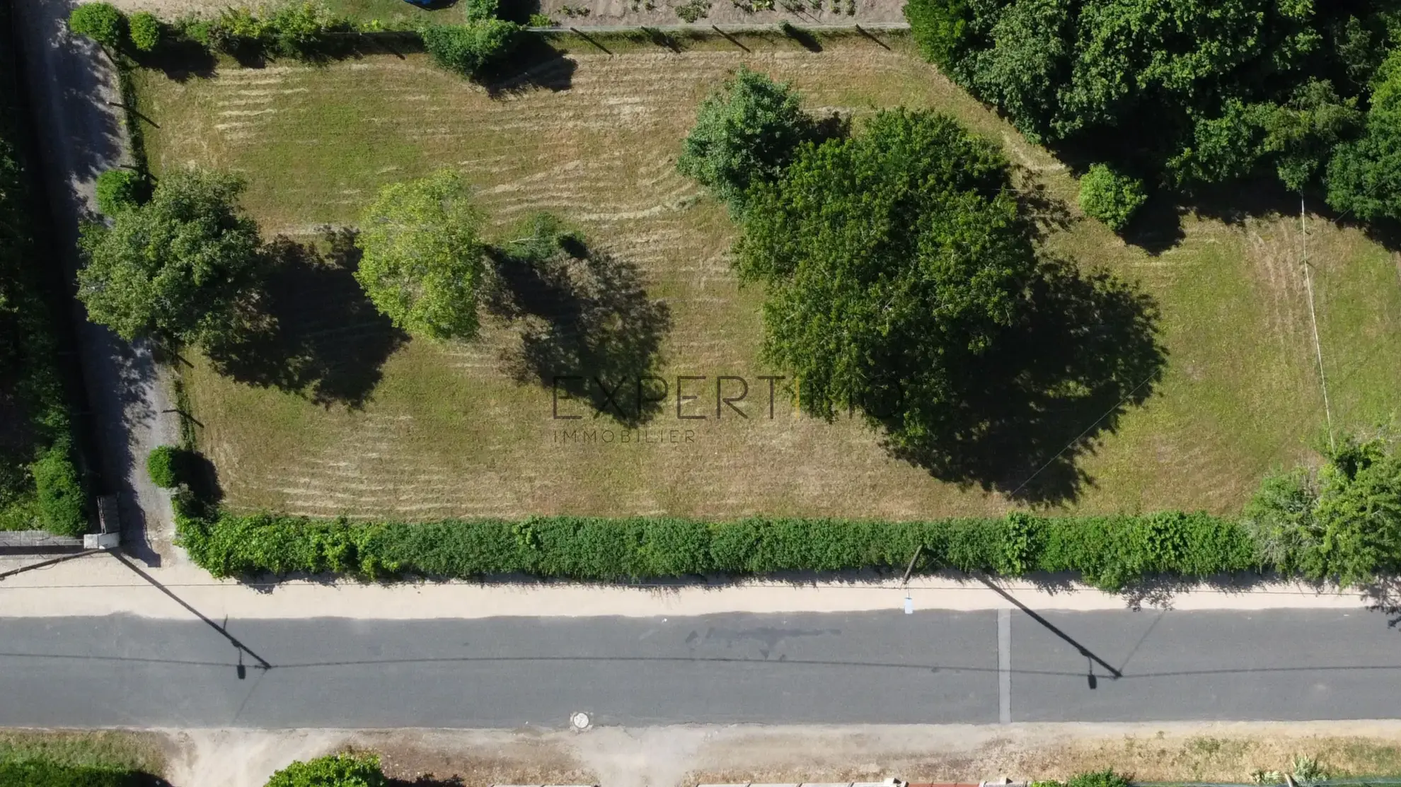 Terrain constructible de 941 m² à Tournus, proche centre-ville et gare