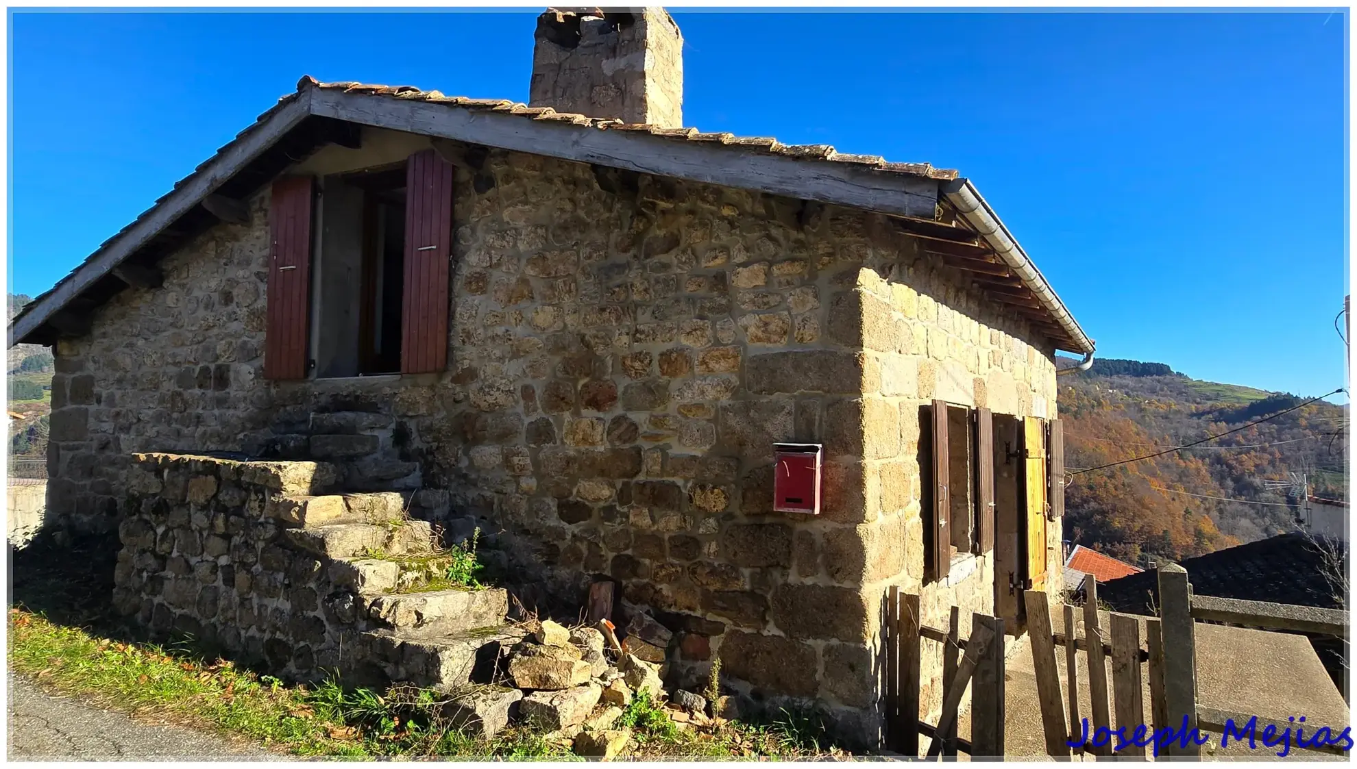 Maison à vendre avec 3 chambres, terrain de 1255 m² et belle vue sur les montagnes à Jaunac 