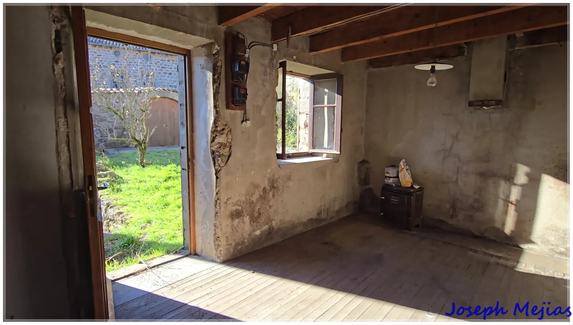 Maison à vendre avec 3 chambres, terrain de 1255 m² et belle vue sur les montagnes à Jaunac 