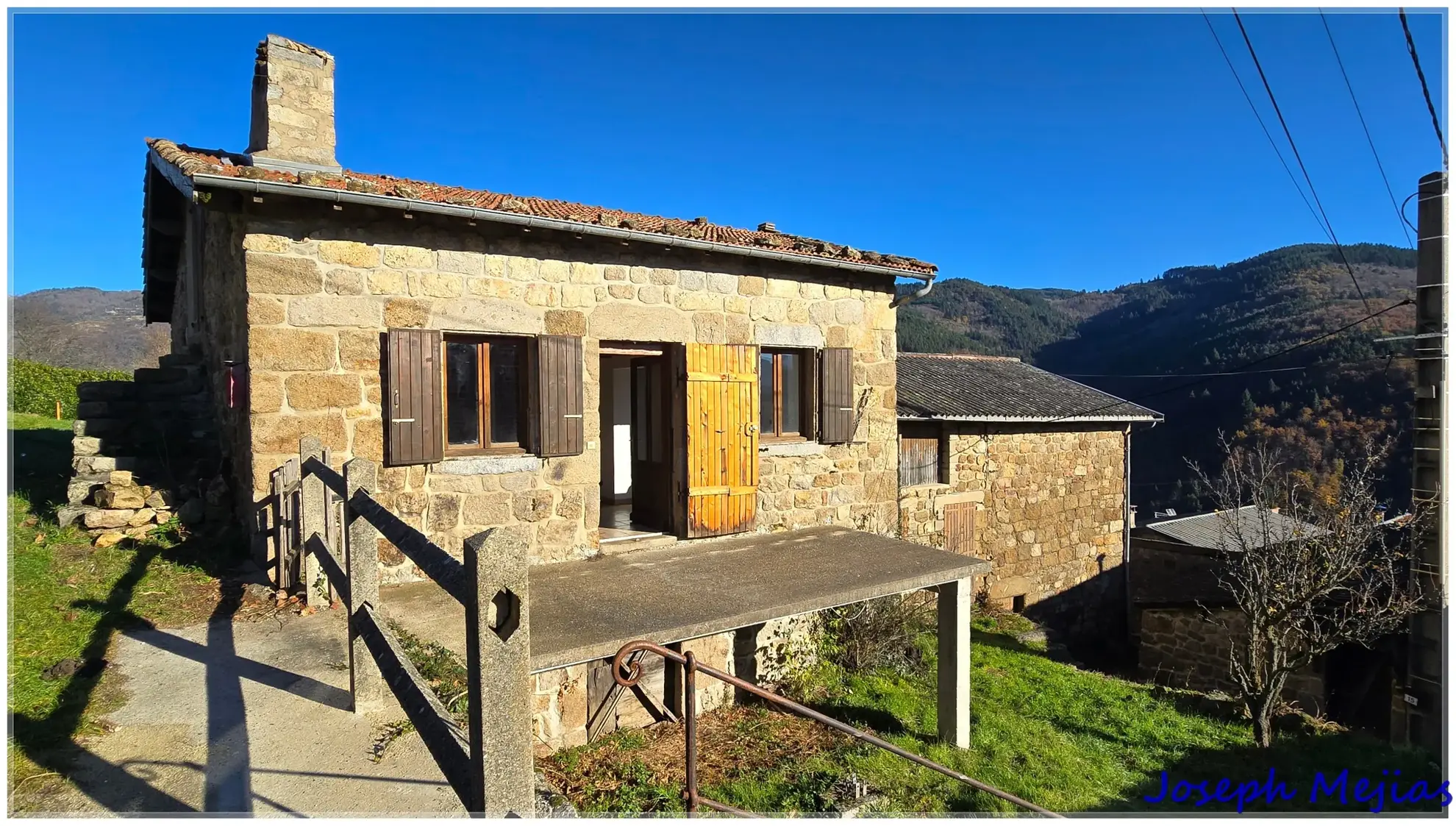 Maison à vendre avec 3 chambres, terrain de 1255 m² et belle vue sur les montagnes à Jaunac