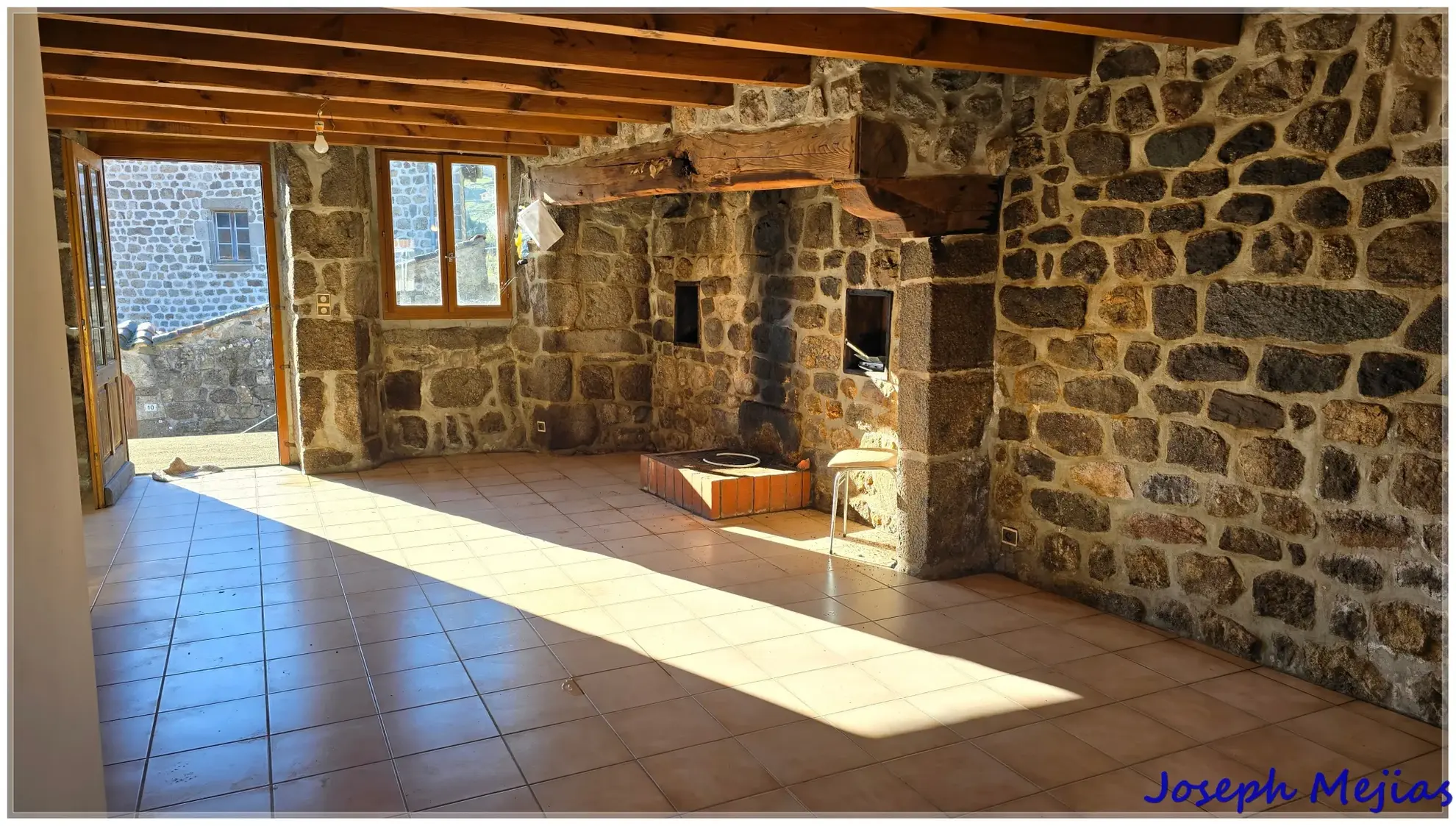 Maison à vendre avec 3 chambres, terrain de 1255 m² et belle vue sur les montagnes à Jaunac 