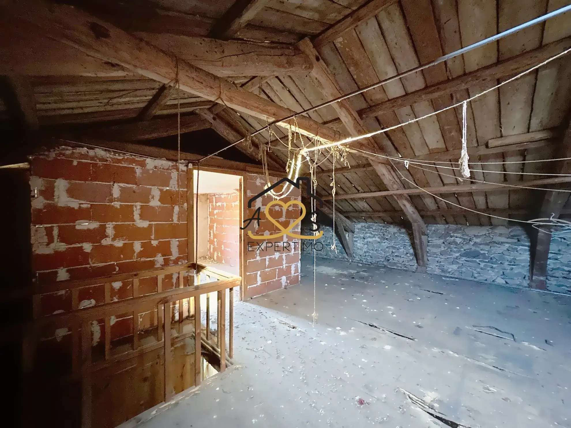 Maison à rénover à Doranges pour chambres d'hôtes ou investissement immobilier 