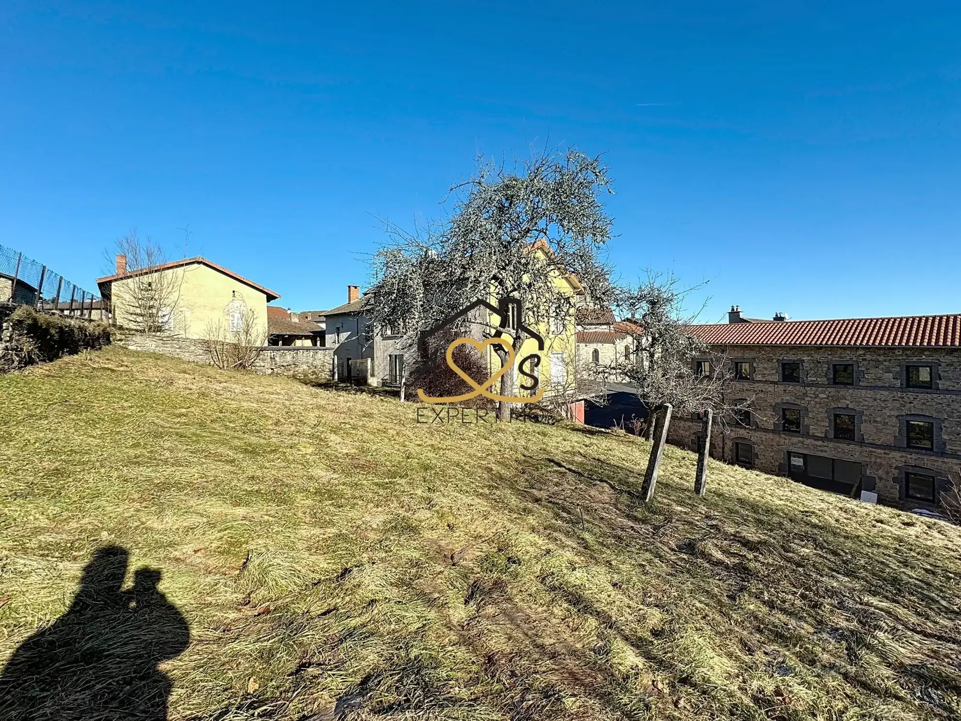 Maison à rénover à Doranges pour chambres d'hôtes ou investissement immobilier 