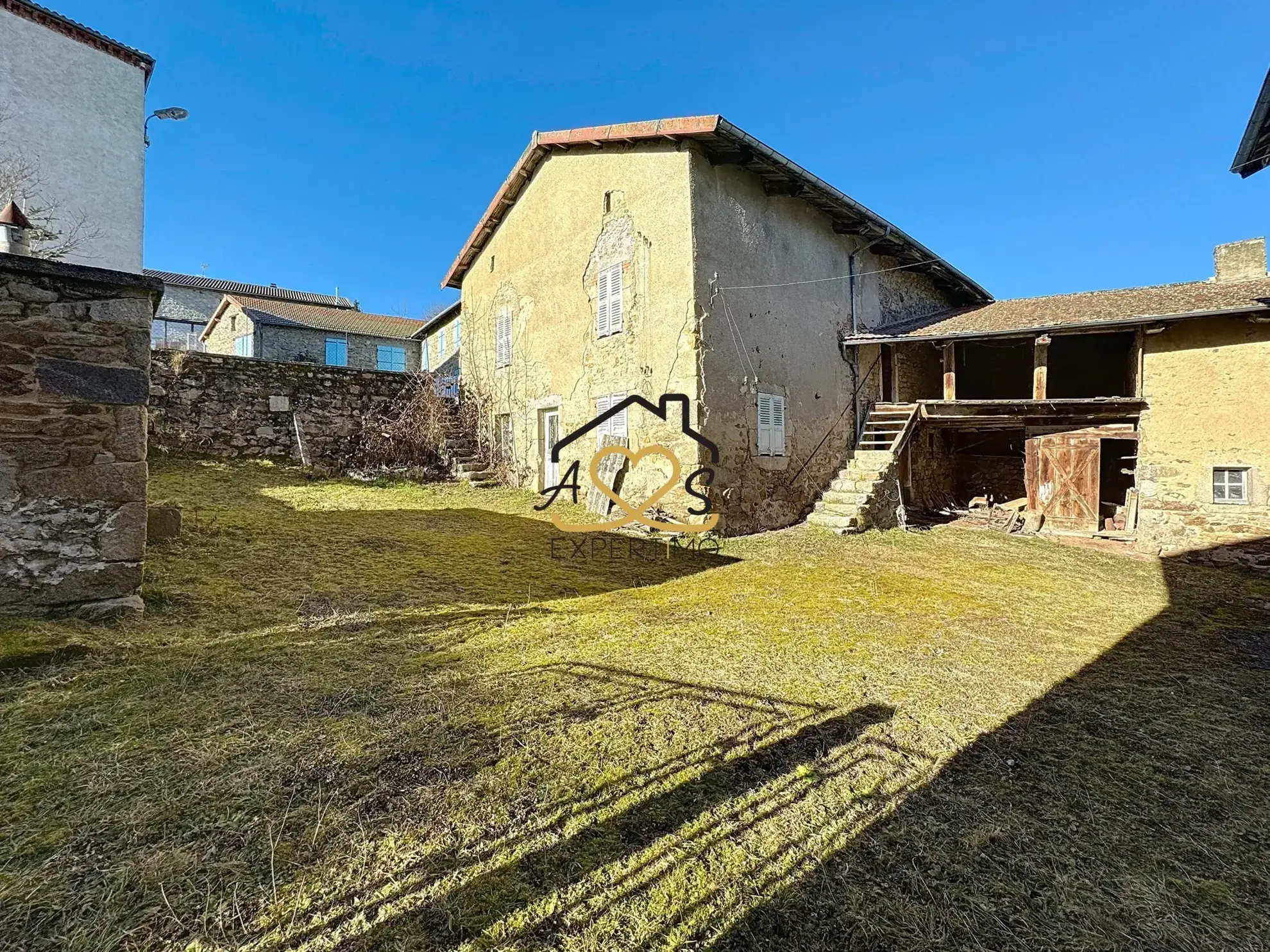 Maison à rénover à Doranges pour chambres d'hôtes ou investissement immobilier 