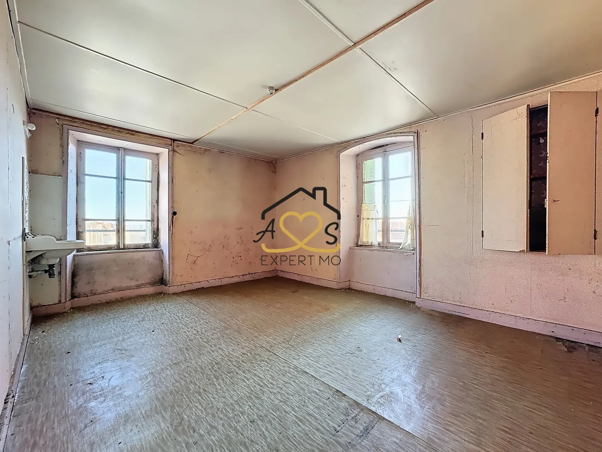 Maison à rénover à Doranges pour chambres d'hôtes ou investissement immobilier 