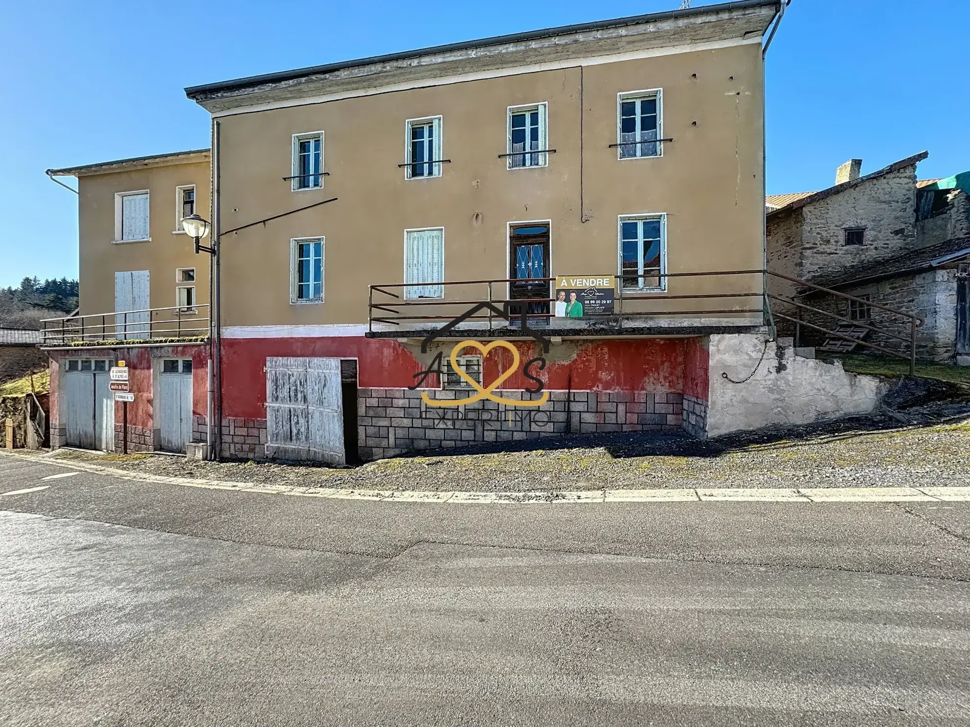 Maison à rénover à Doranges pour chambres d'hôtes ou investissement immobilier 