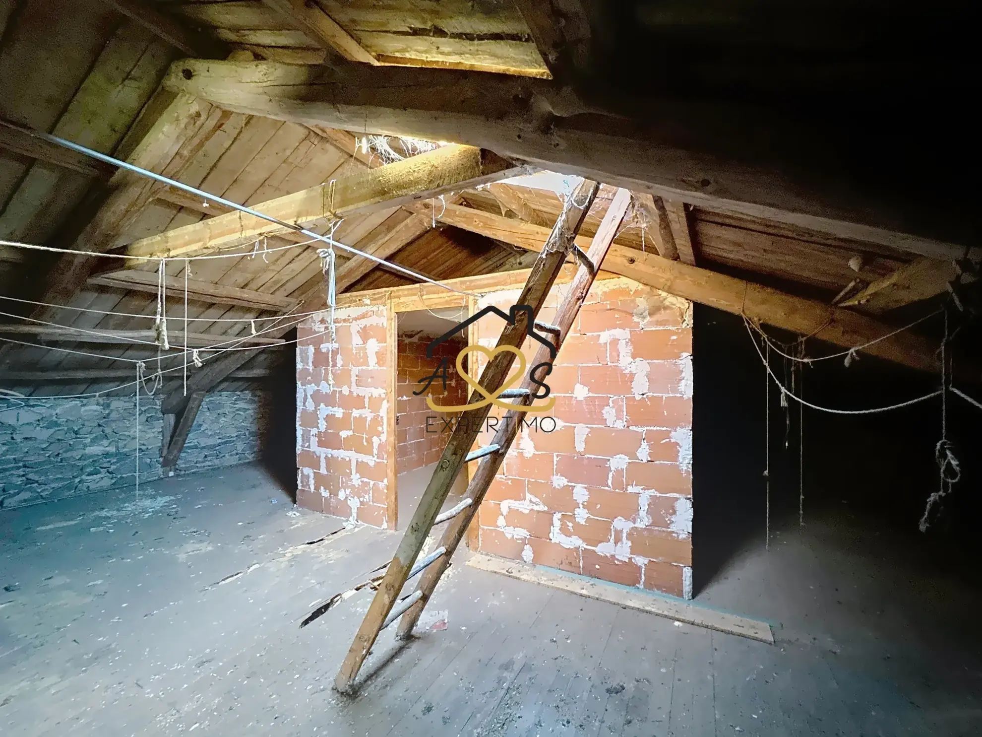 Maison à rénover à Doranges pour chambres d'hôtes ou investissement immobilier 