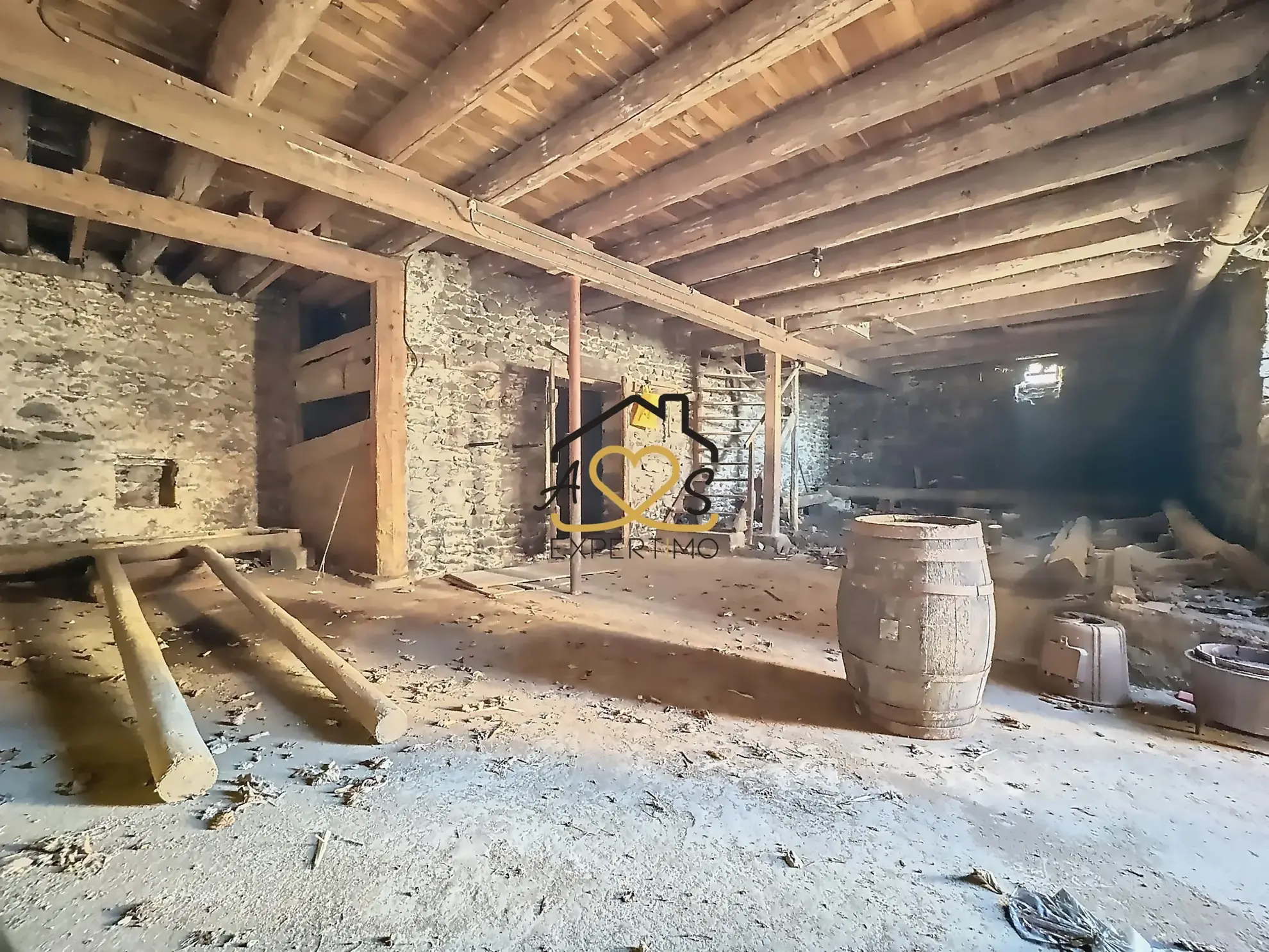 Maison à rénover à Doranges pour chambres d'hôtes ou investissement immobilier 