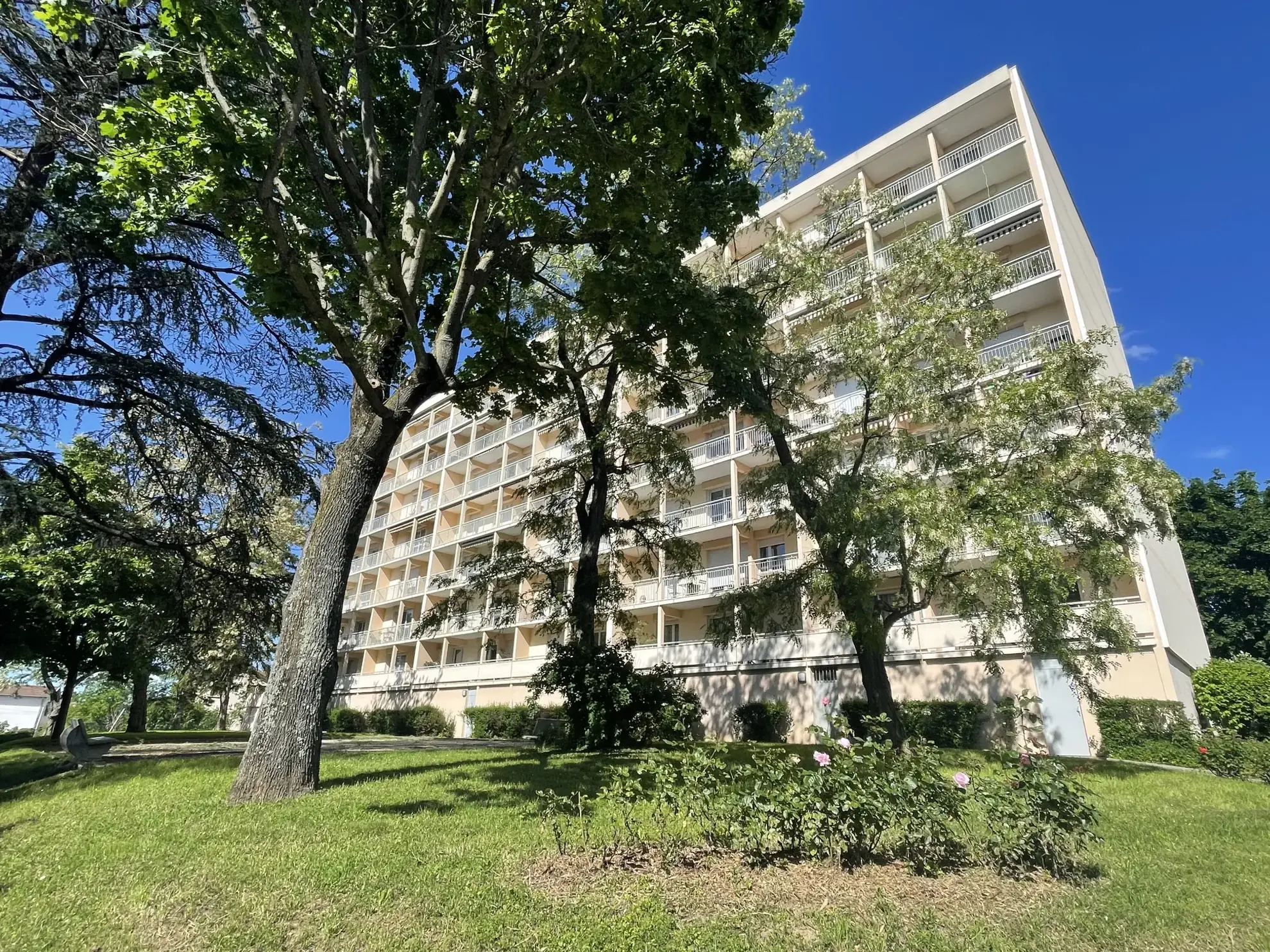 À vendre appartement lumineux de 71,31 m² à Sainte-Foy-lès-Lyon avec Balcons, Cave et Parking 