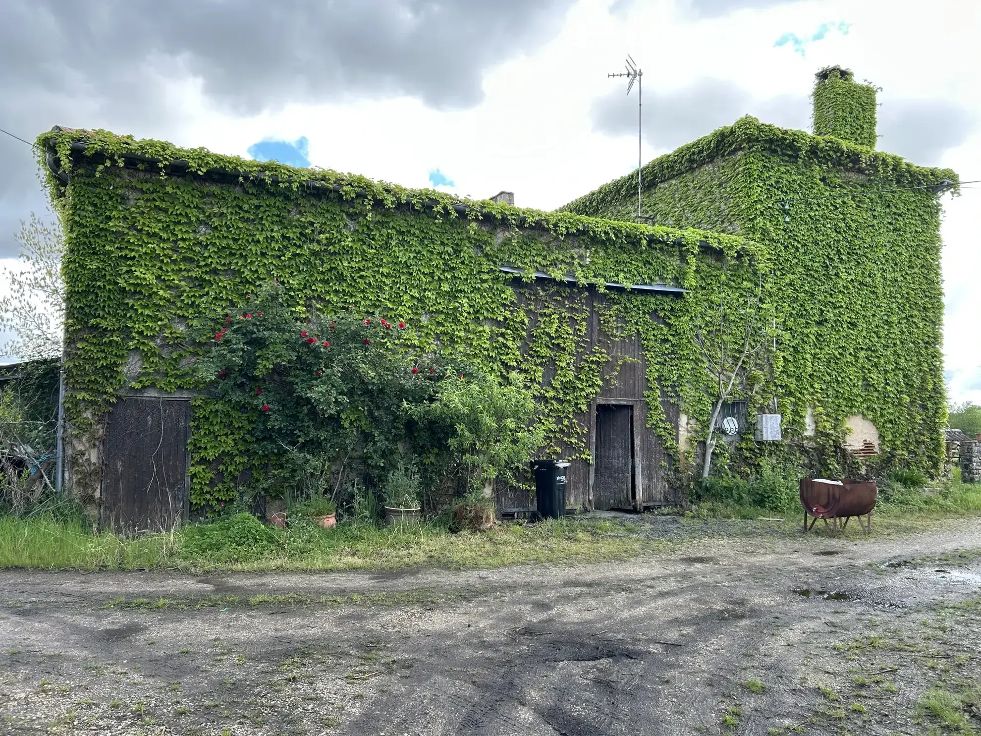 Propriété à rénover de 6 hectares à Langon, potentiel agricole ou équestre 