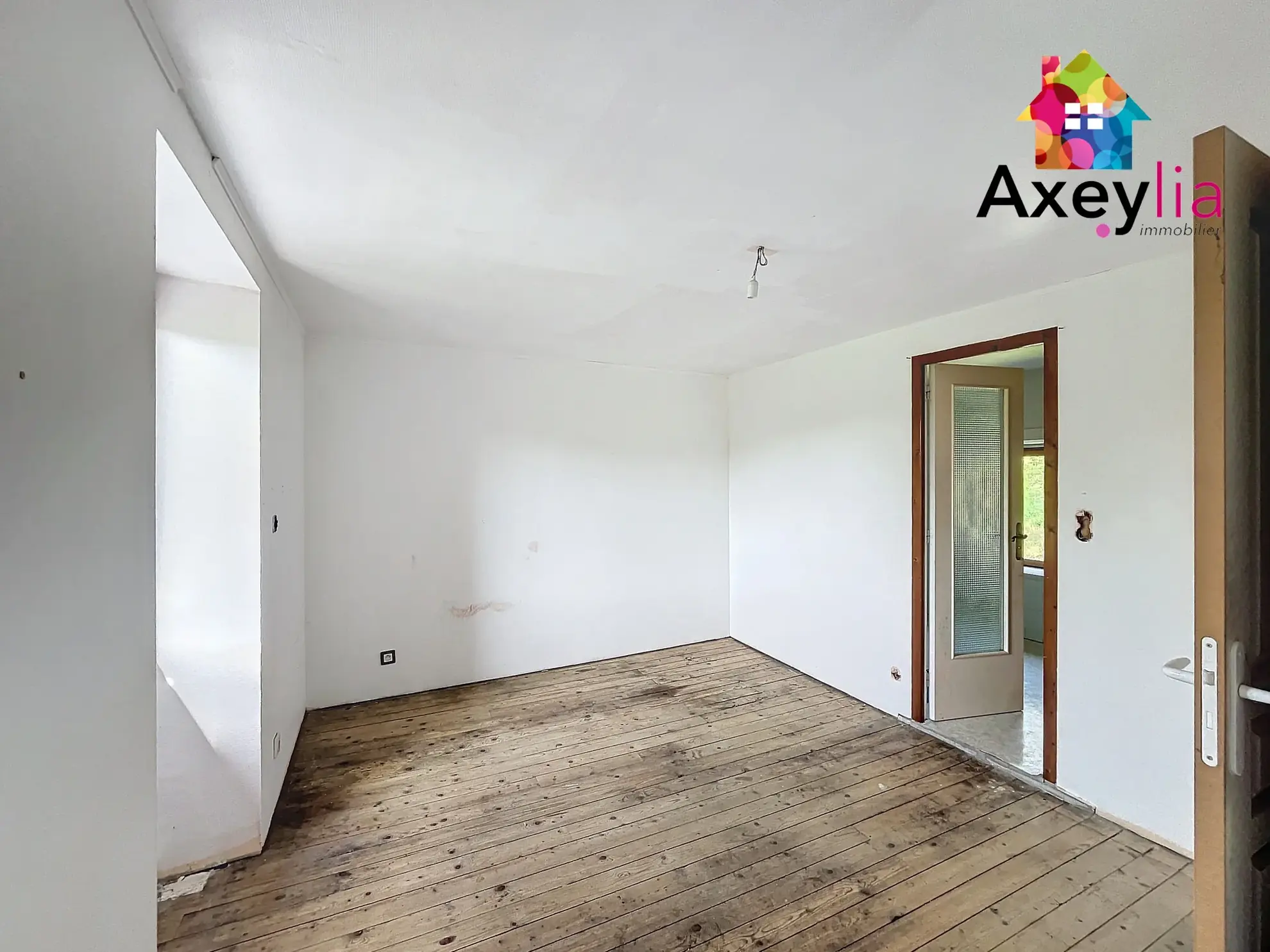 Immeuble à rénover de 250 m² à Chauffailles avec terrain et grange 