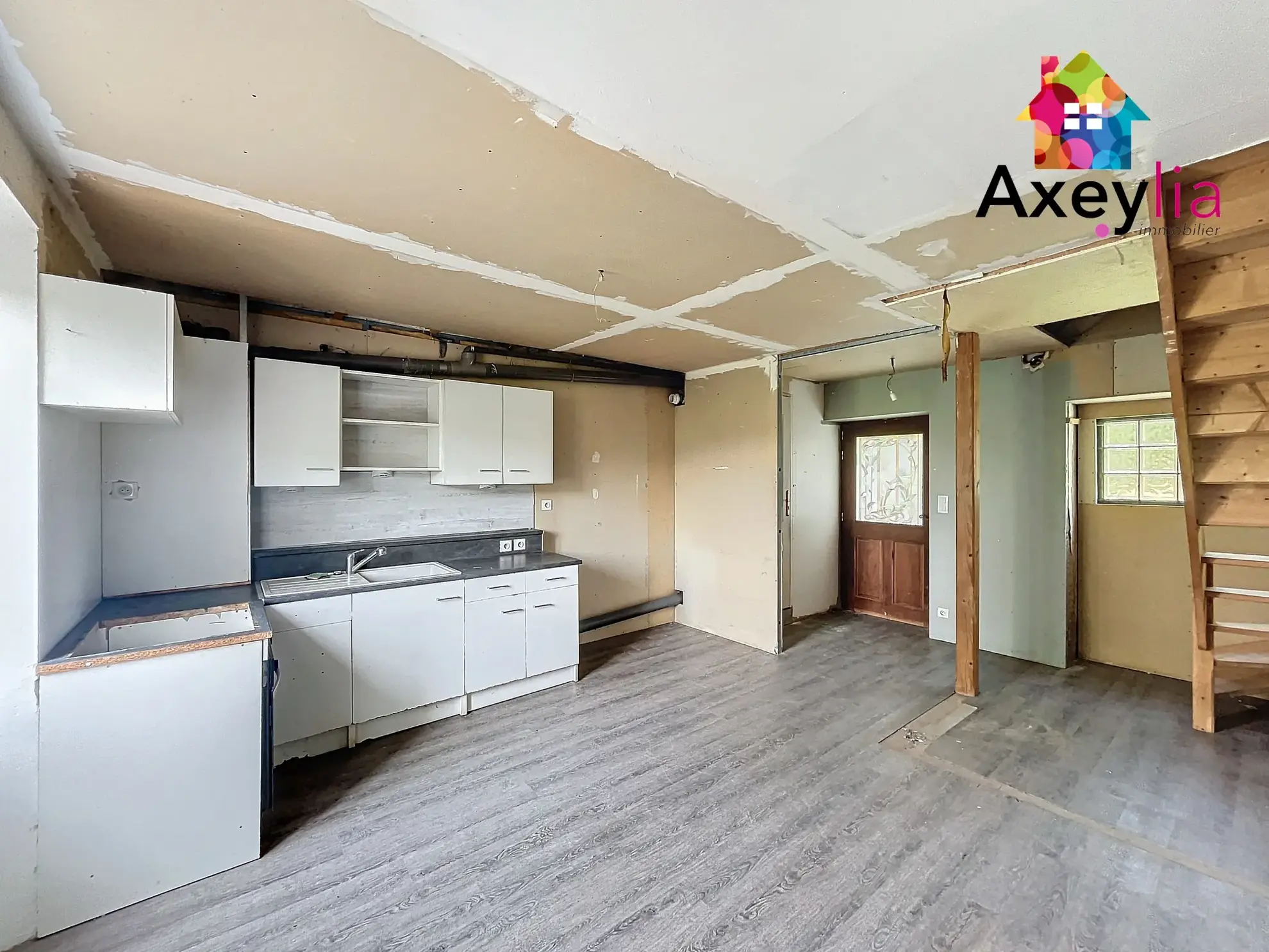 Immeuble à rénover de 250 m² à Chauffailles avec terrain et grange 