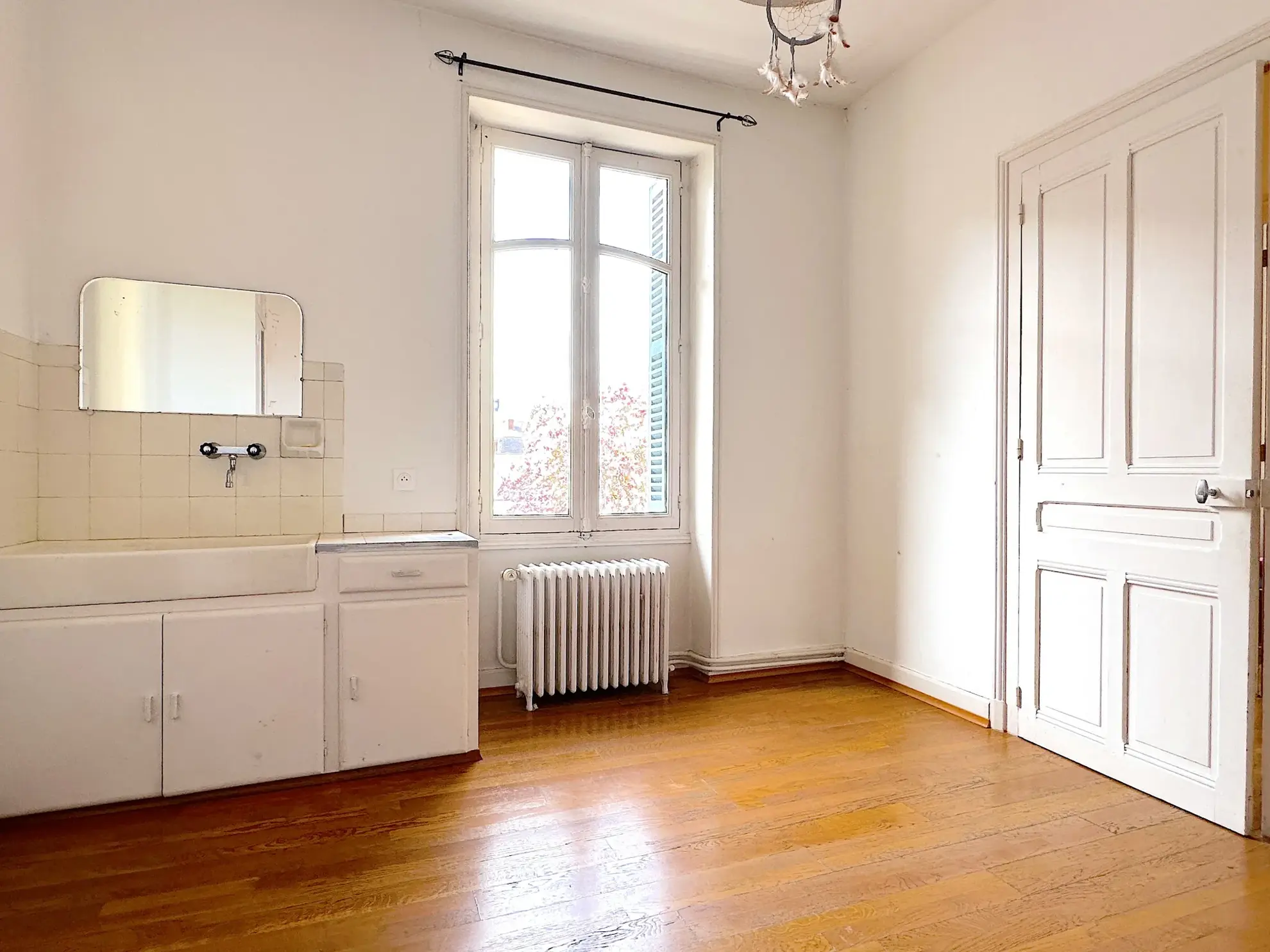 Maison de ville avec piscine au centre de Châtellerault, charme historique et grands espaces 