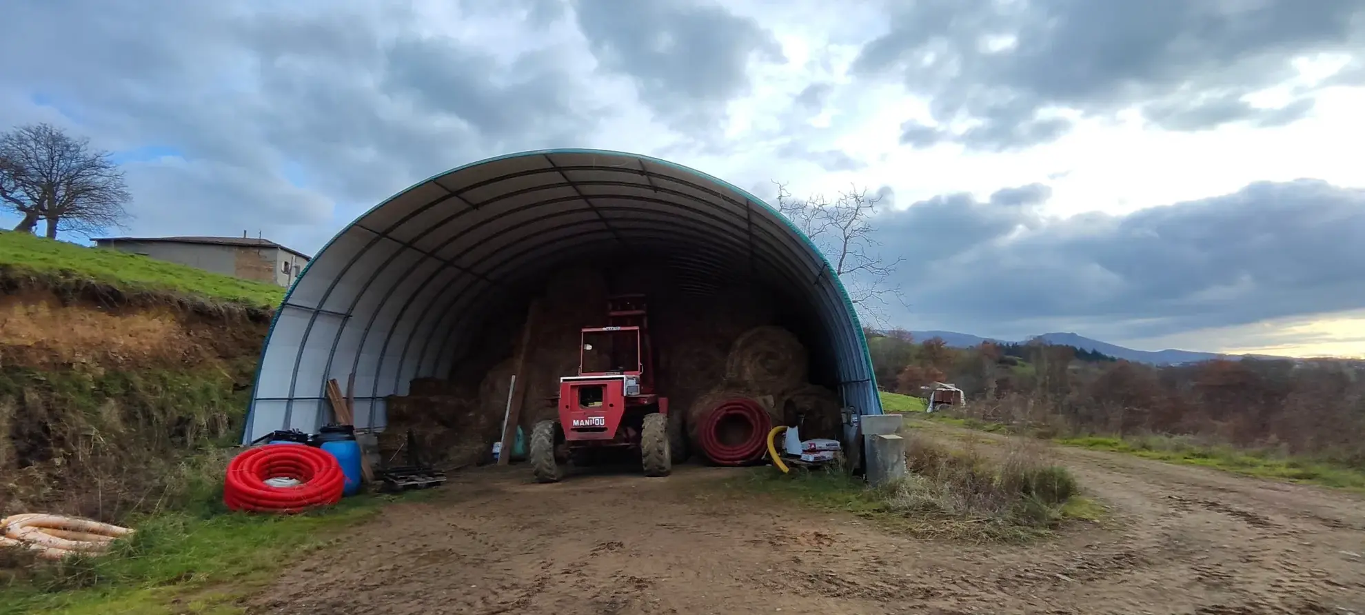 Propriété agricole de 4,6 ha avec fermette à rénover à St Genis l'Argentiere 