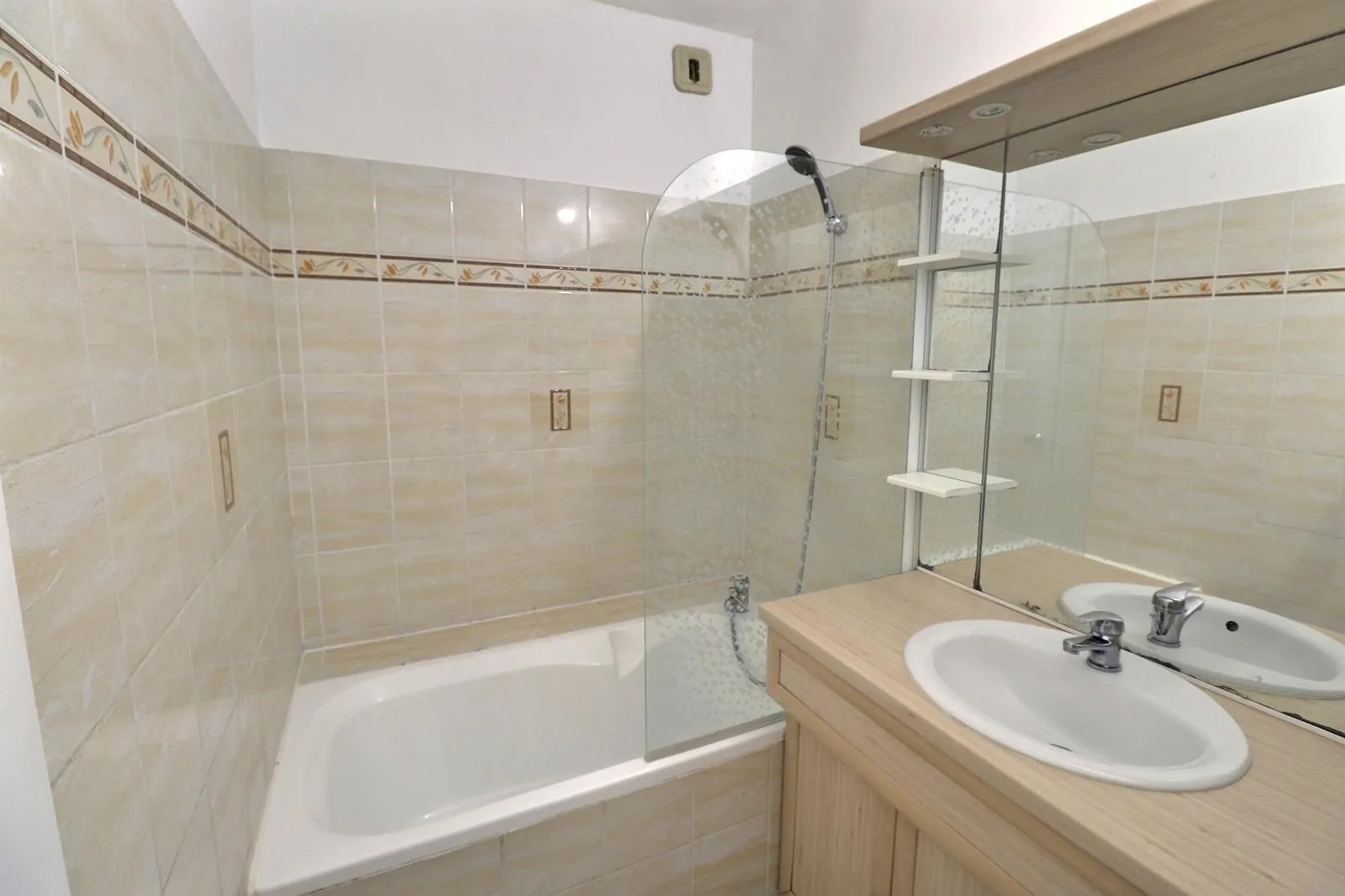 Appartement T3 à Montpellier Figuerolles avec balcon, cave et garage 