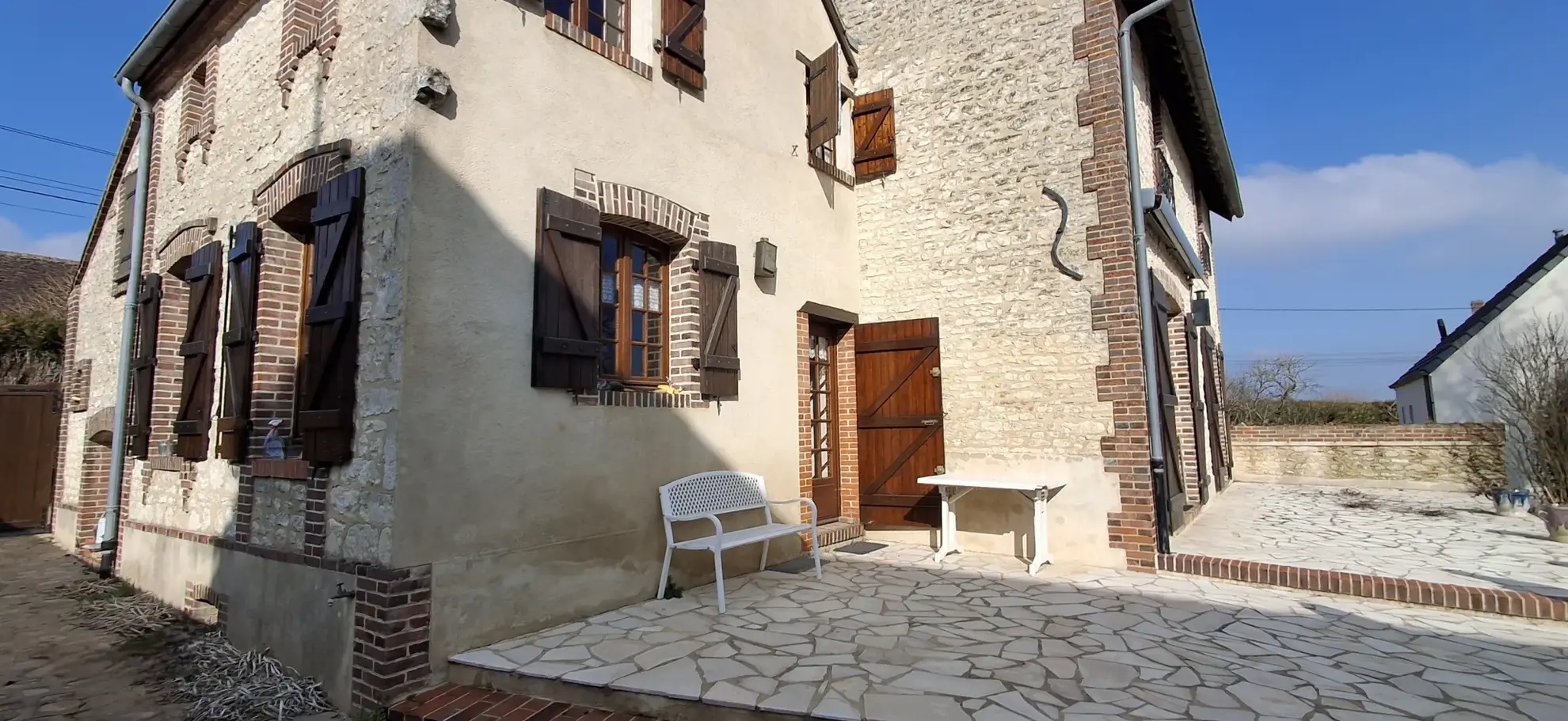 Charmante maison ancienne avec jardin à Poilly-sur-Tholon