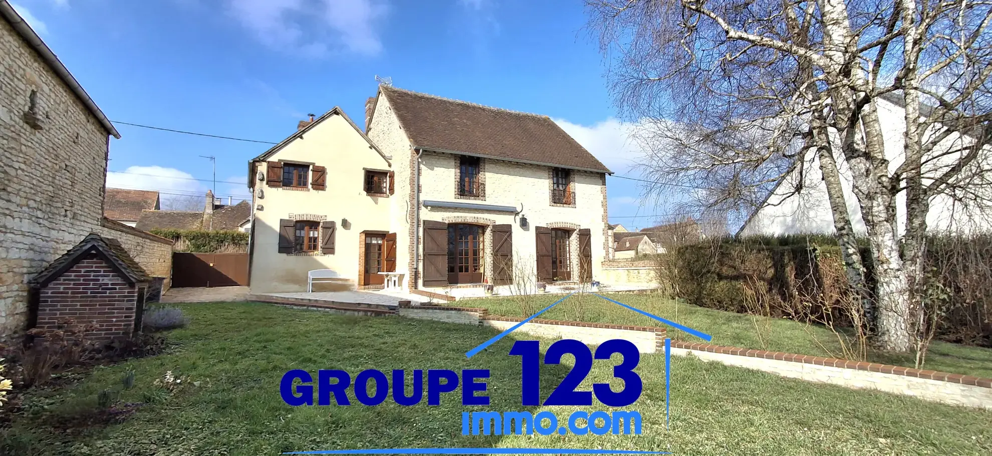 Maison ancienne avec jardin et potentiel d'aménagement à Poilly-sur-Tholon 