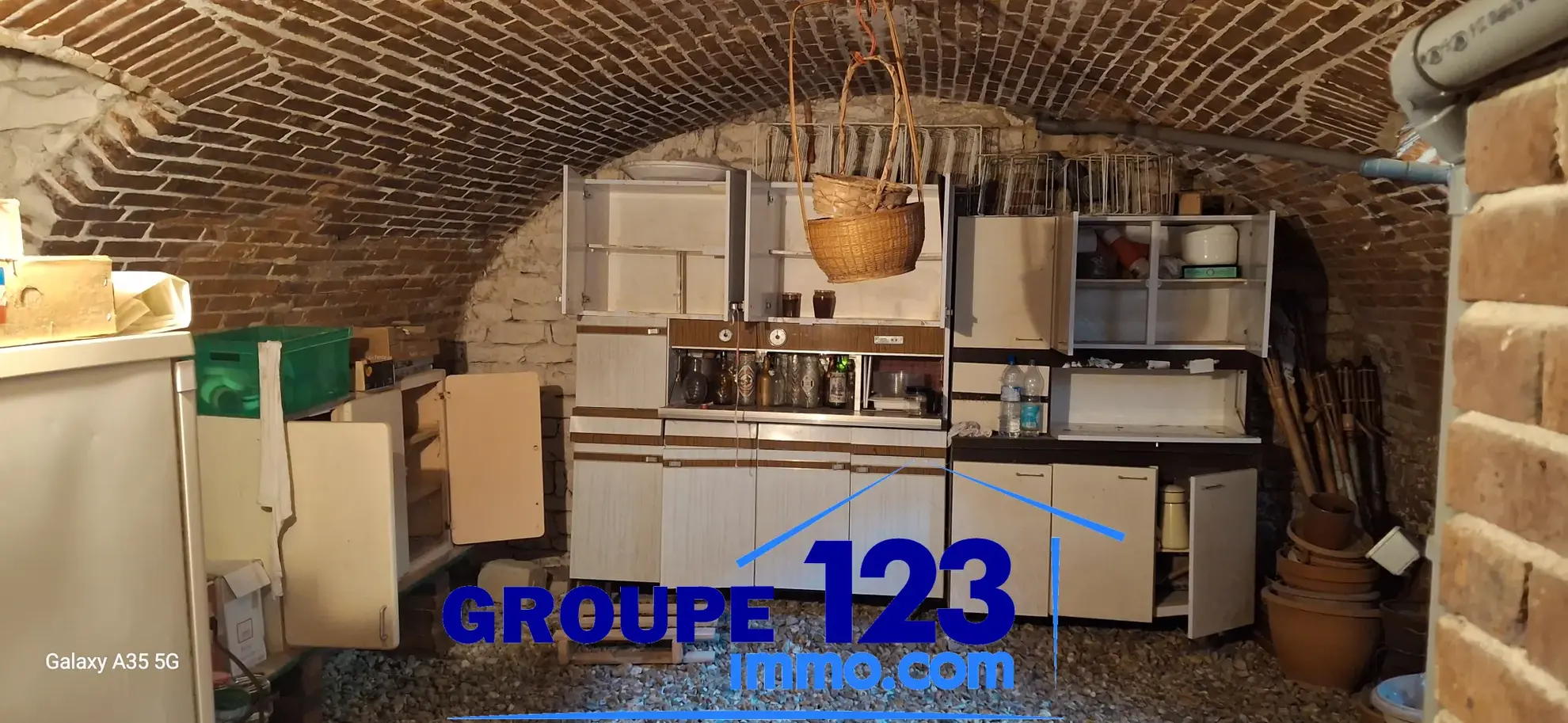 Maison ancienne avec jardin et potentiel d'aménagement à Poilly-sur-Tholon 