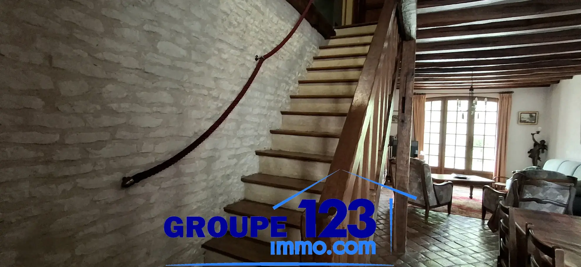 Maison ancienne avec jardin et potentiel d'aménagement à Poilly-sur-Tholon 