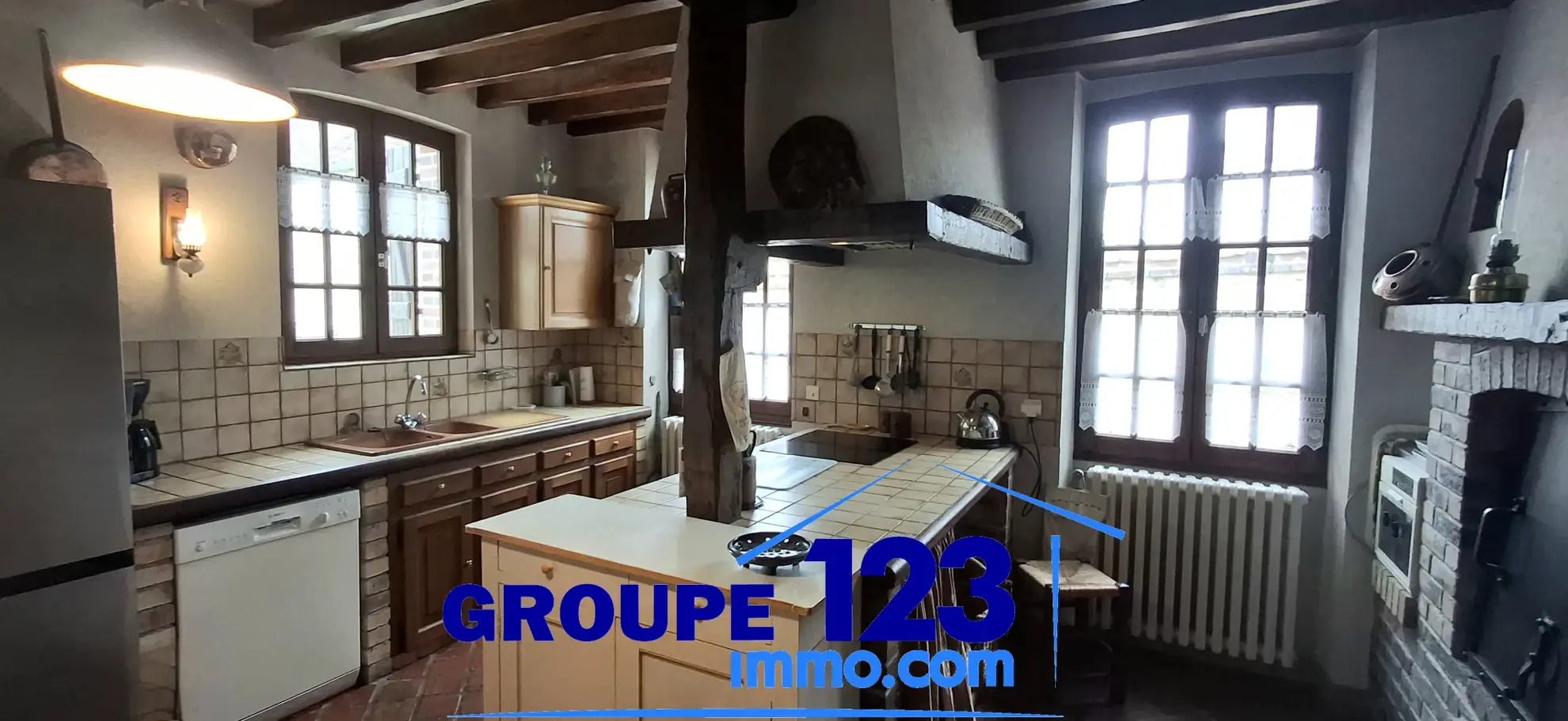 Maison ancienne avec jardin et potentiel d'aménagement à Poilly-sur-Tholon 