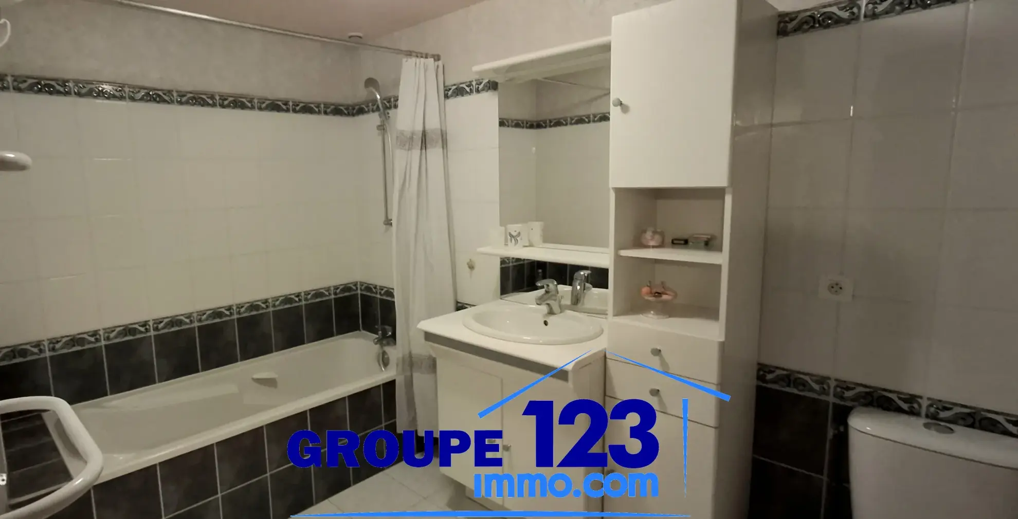 Maison ancienne avec jardin et potentiel d'aménagement à Poilly-sur-Tholon 