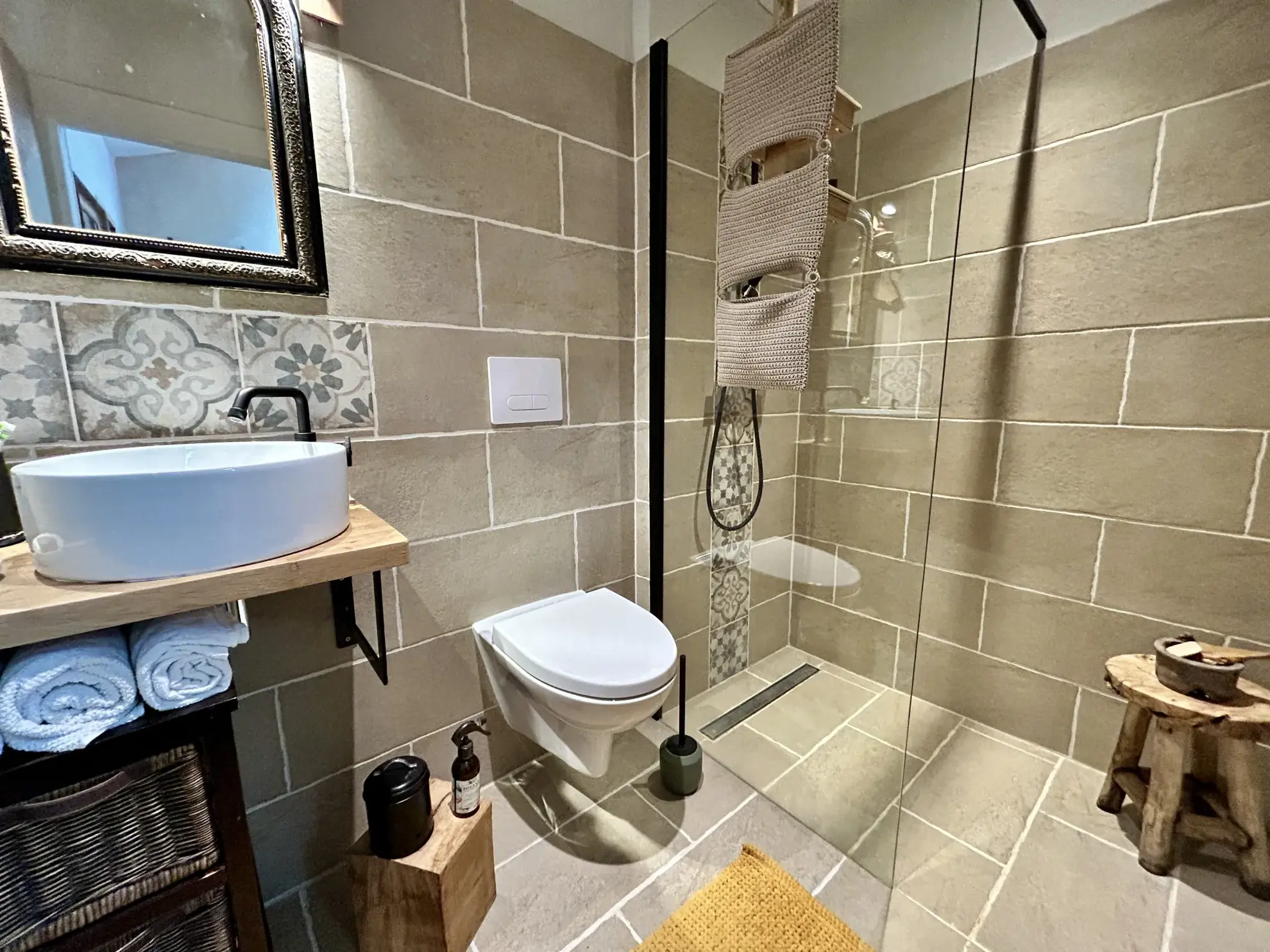 Belle maison de village rénovée avec piscine à Beaumont de Lomagne 