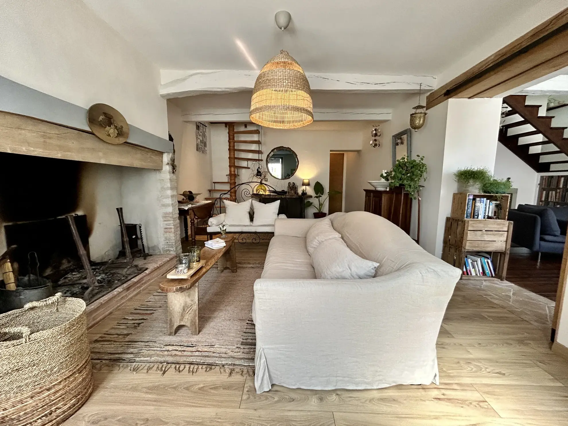 Belle maison de village rénovée avec piscine à Beaumont de Lomagne 