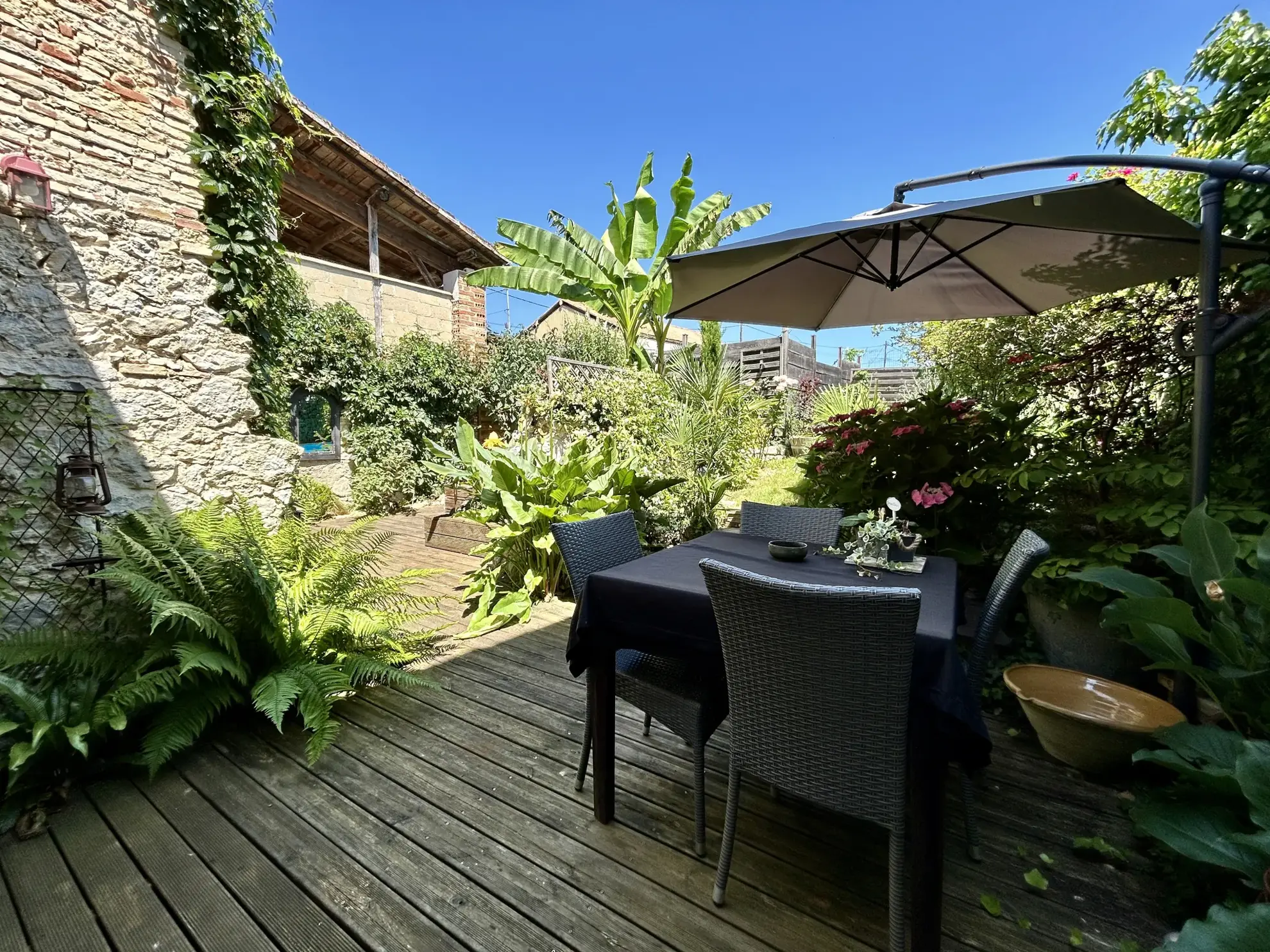 Belle maison de village rénovée avec piscine à Beaumont de Lomagne 
