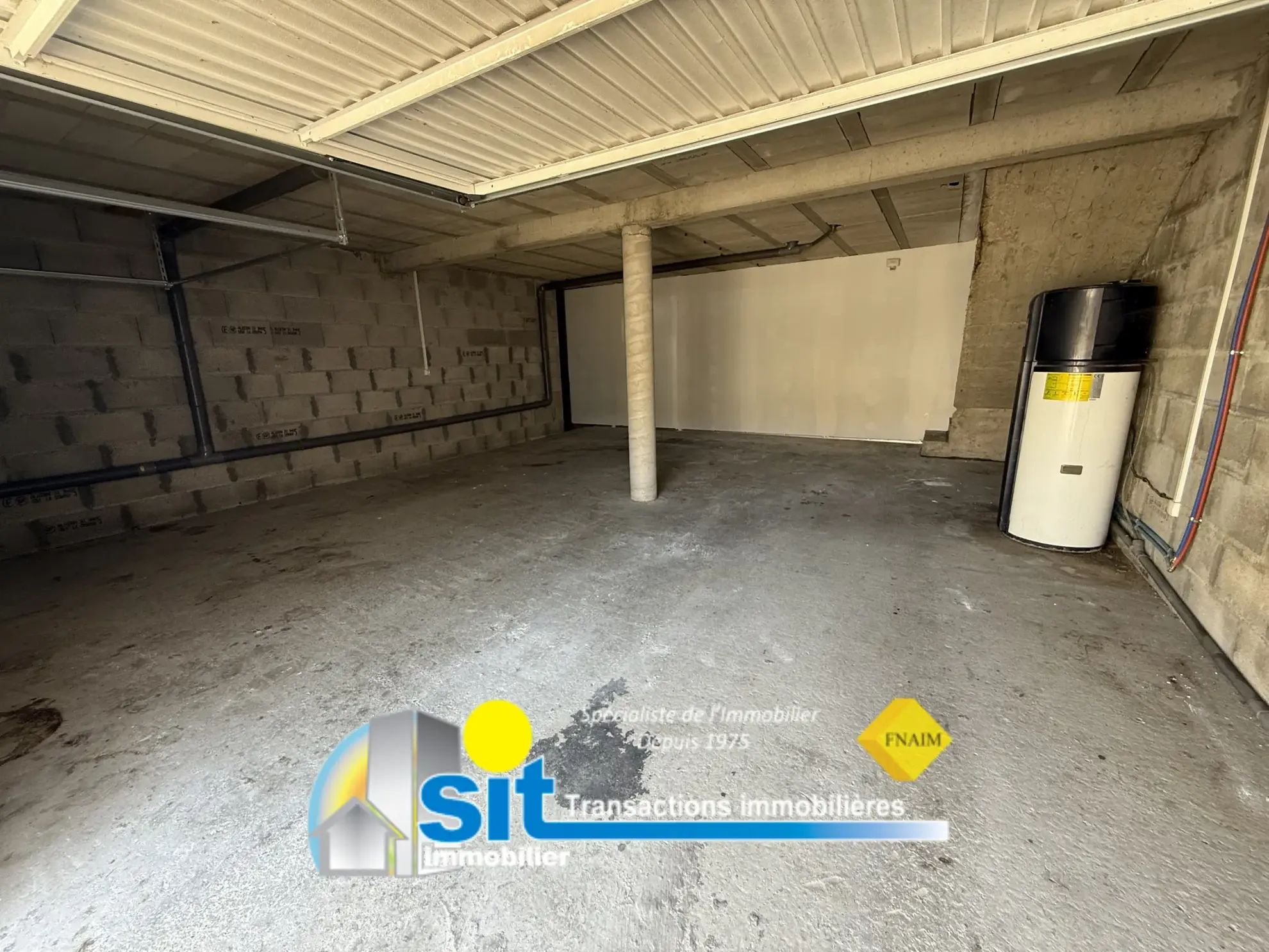 Maison de village lumineuse avec terrasse et garage à Auberives-sur-Varèze 