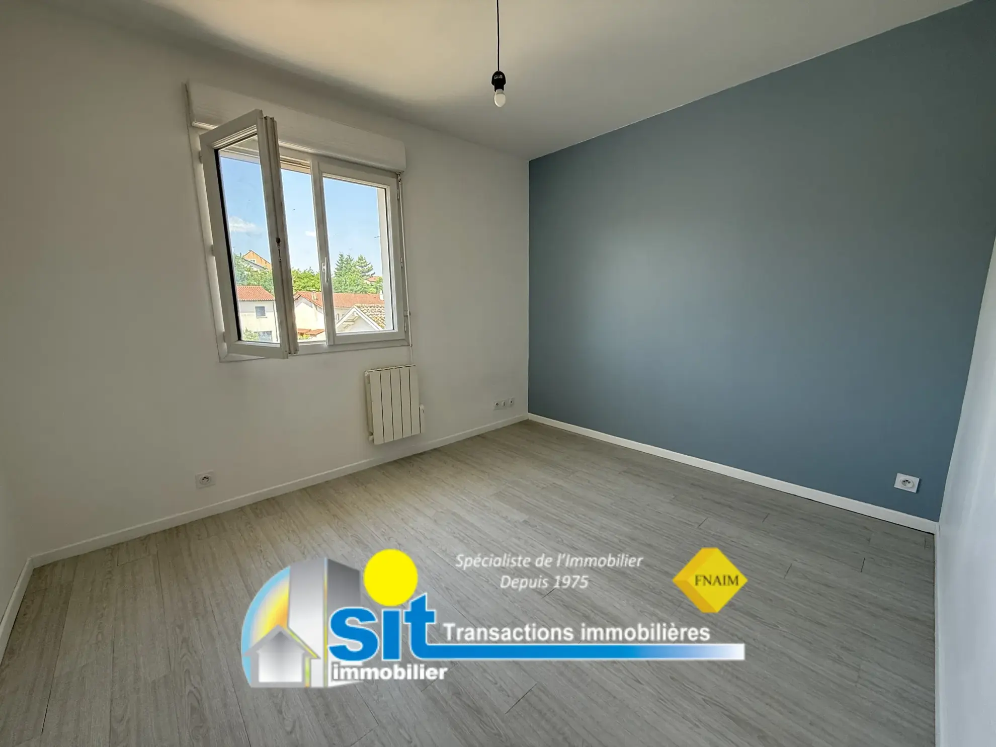 Maison de village lumineuse avec terrasse et garage à Auberives-sur-Varèze 